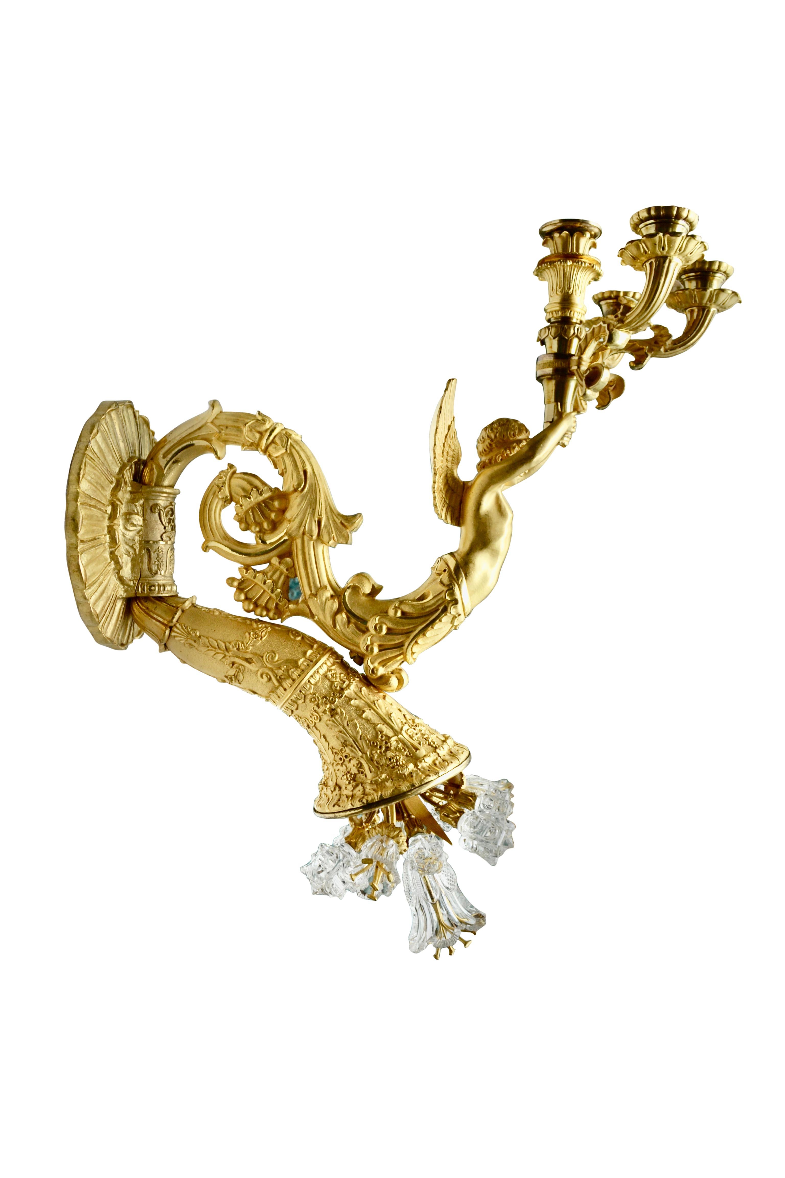 Large French Empire Gilt Bronze and Crystal Sconce Attributed to Thomire In Good Condition For Sale In Vancouver, British Columbia