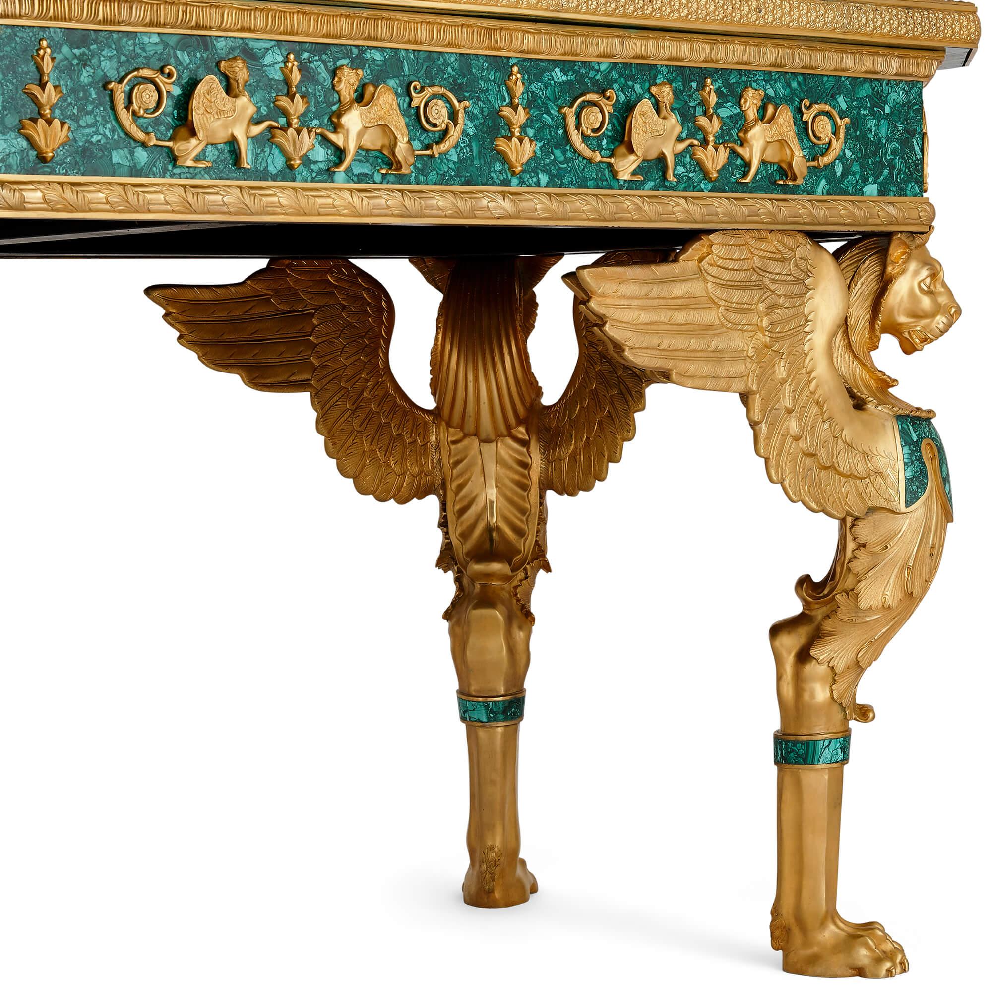 Großer französischer Empire-Tisch aus vergoldeter Bronze und Malachit im Empire-Stil im Angebot 5
