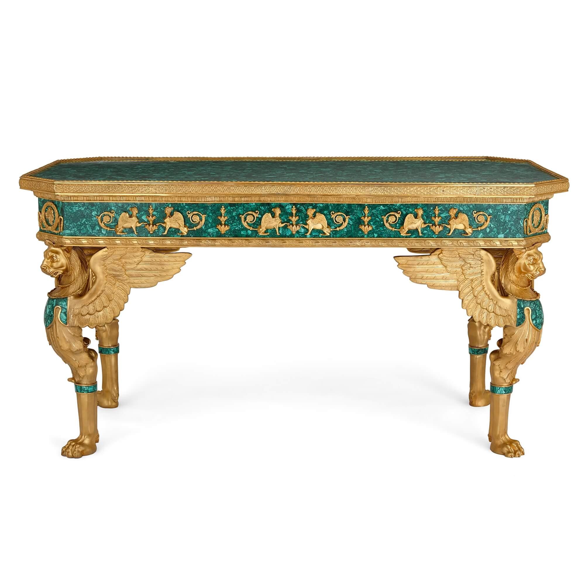 Großer französischer Empire-Tisch aus vergoldeter Bronze und Malachit im Empire-Stil (Französisch) im Angebot