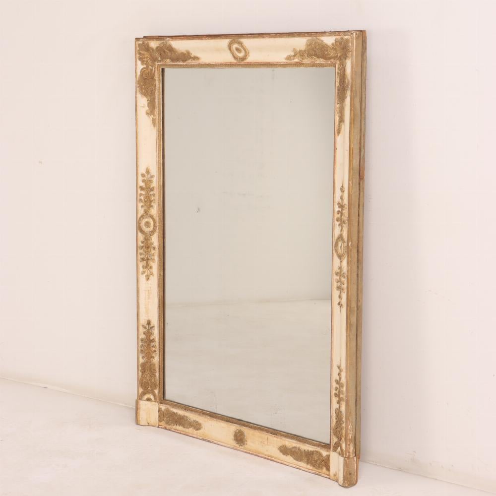Stile impero Grande specchio francese Impero in legno e gesso, C.C. 1840. in vendita