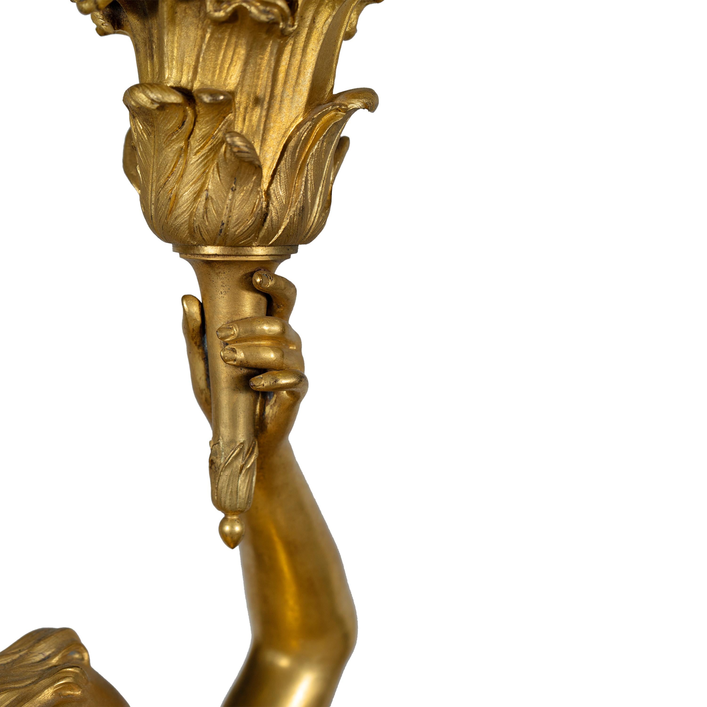 Bronze Un grand candélabre de centre de table en bronze doré d'après Clodion, 19ème siècle en vente