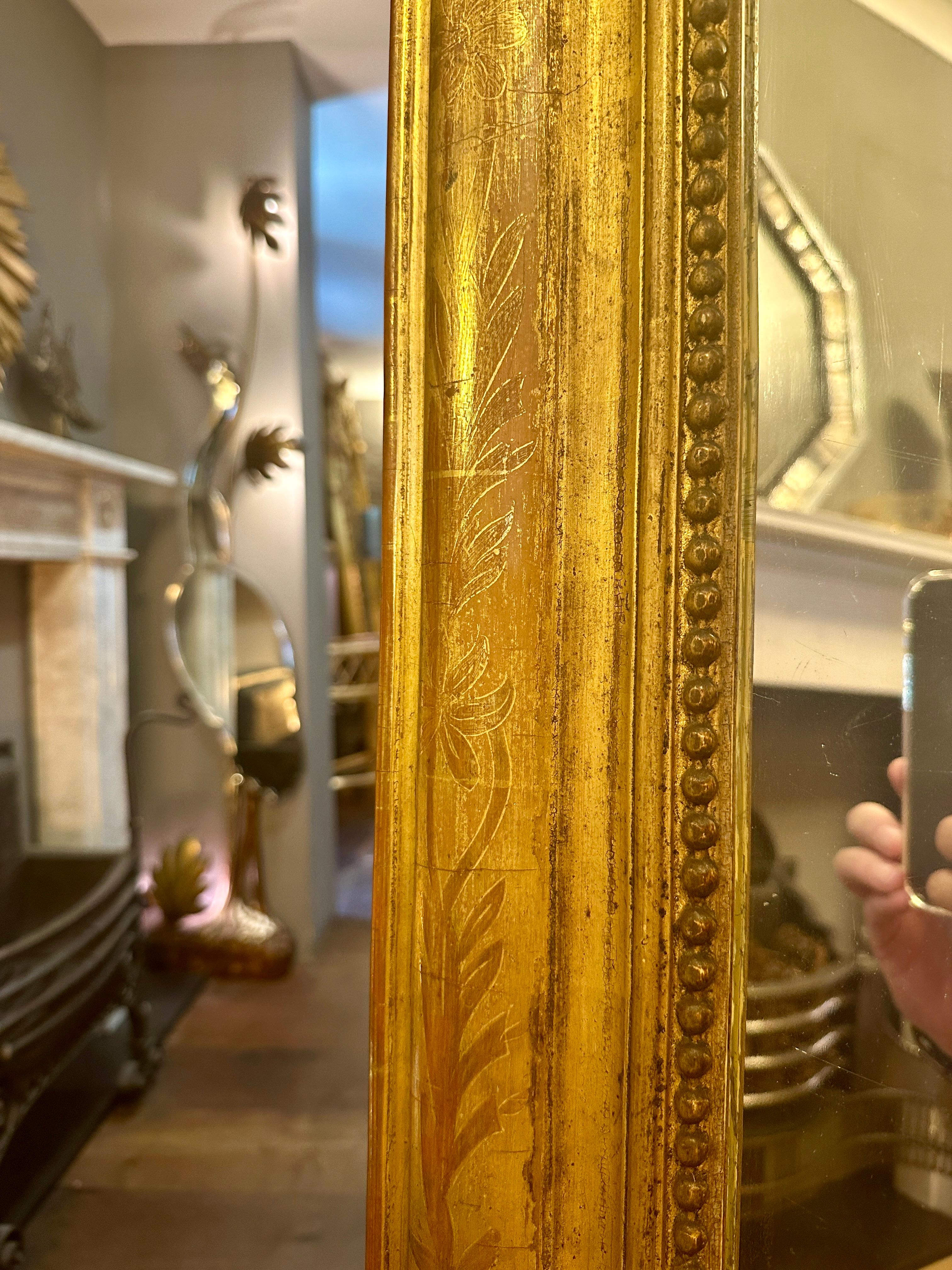 Doré Grand miroir ancien de style Louis Philippe en or doré