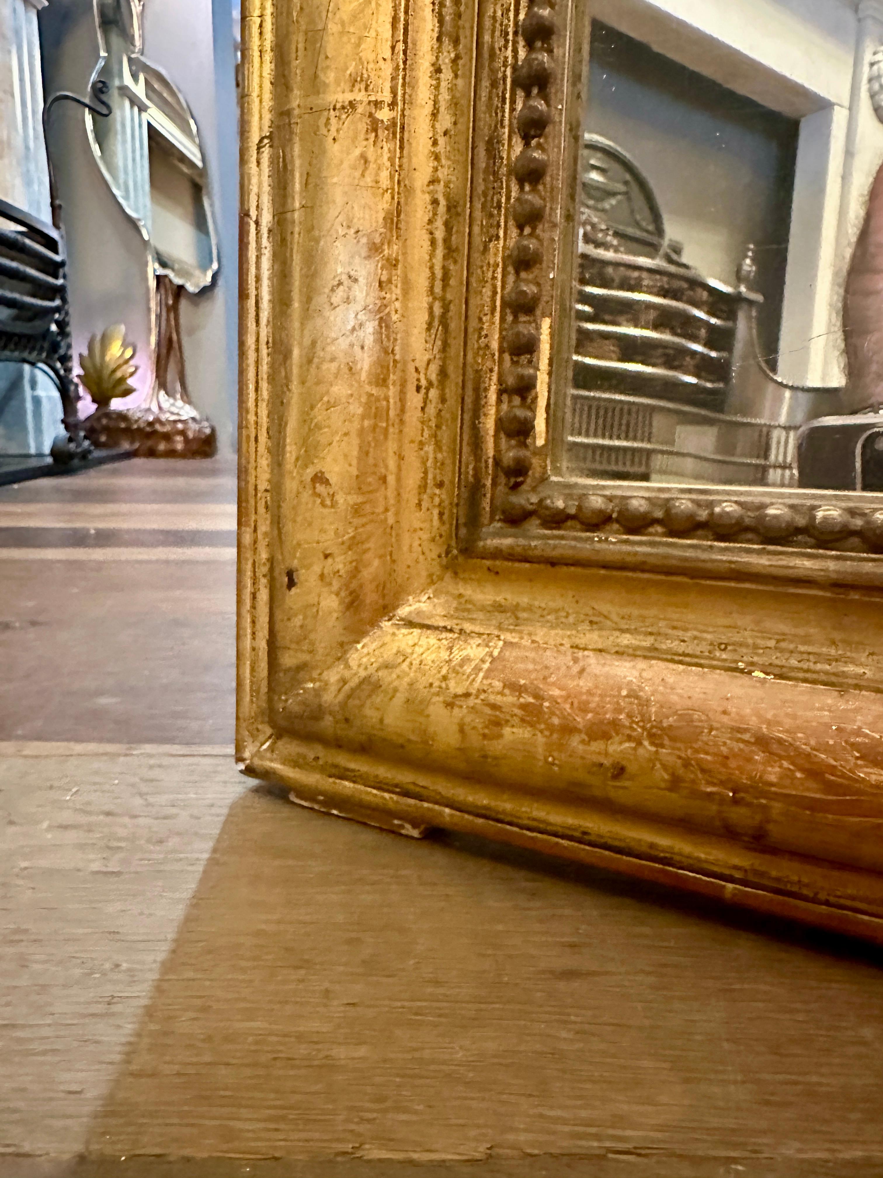 Grand miroir ancien de style Louis Philippe en or doré Bon état à London, GB