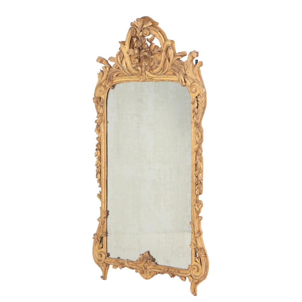 Grande specchio francese in stile Luigi XV in legno dorato intagliato, XVIII sec. in vendita 1
