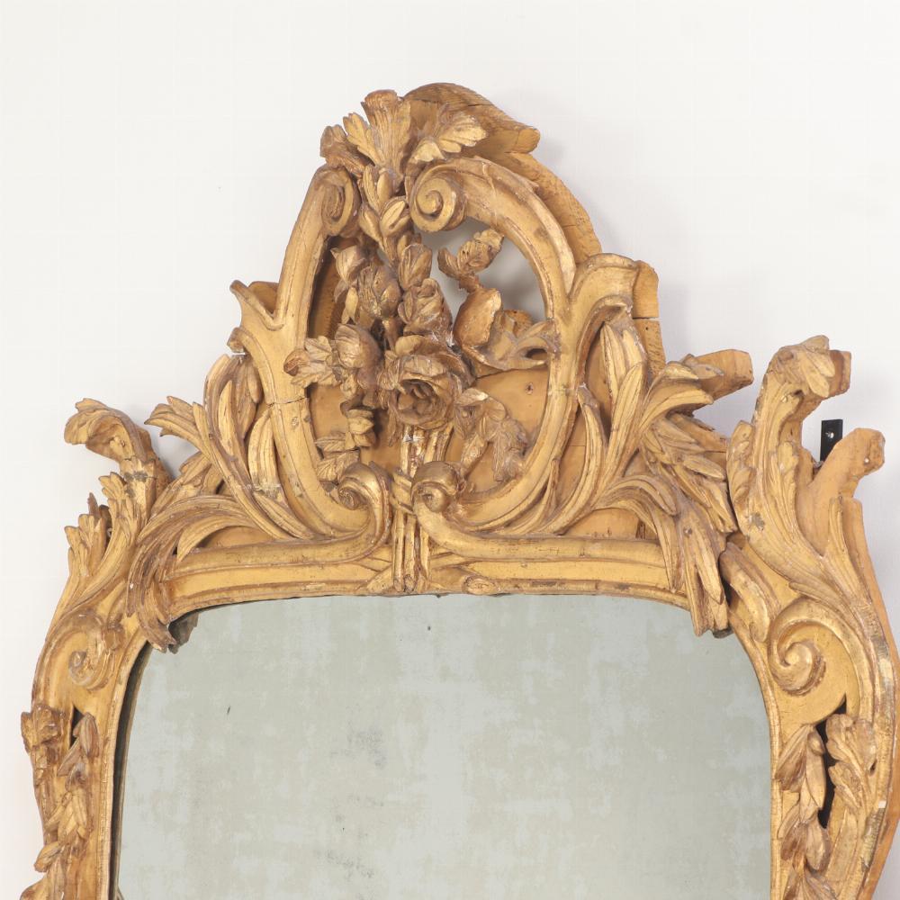 Grande specchio francese in stile Luigi XV in legno dorato intagliato, XVIII sec. in vendita 2