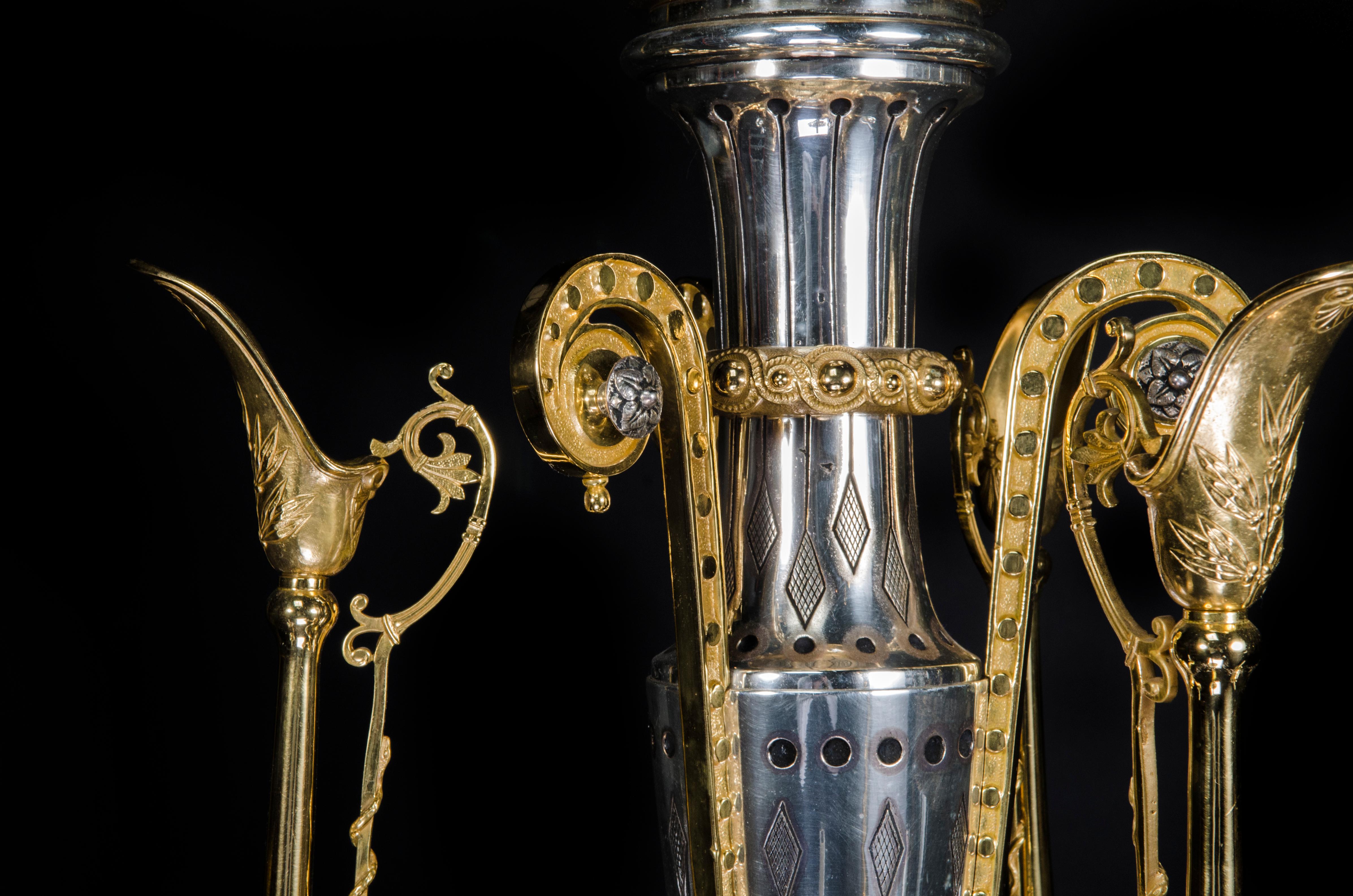  Großer französischer neugriechischer vergoldeter und silberner Bronze-Kronleuchter von F. Barbedienne im Angebot 4