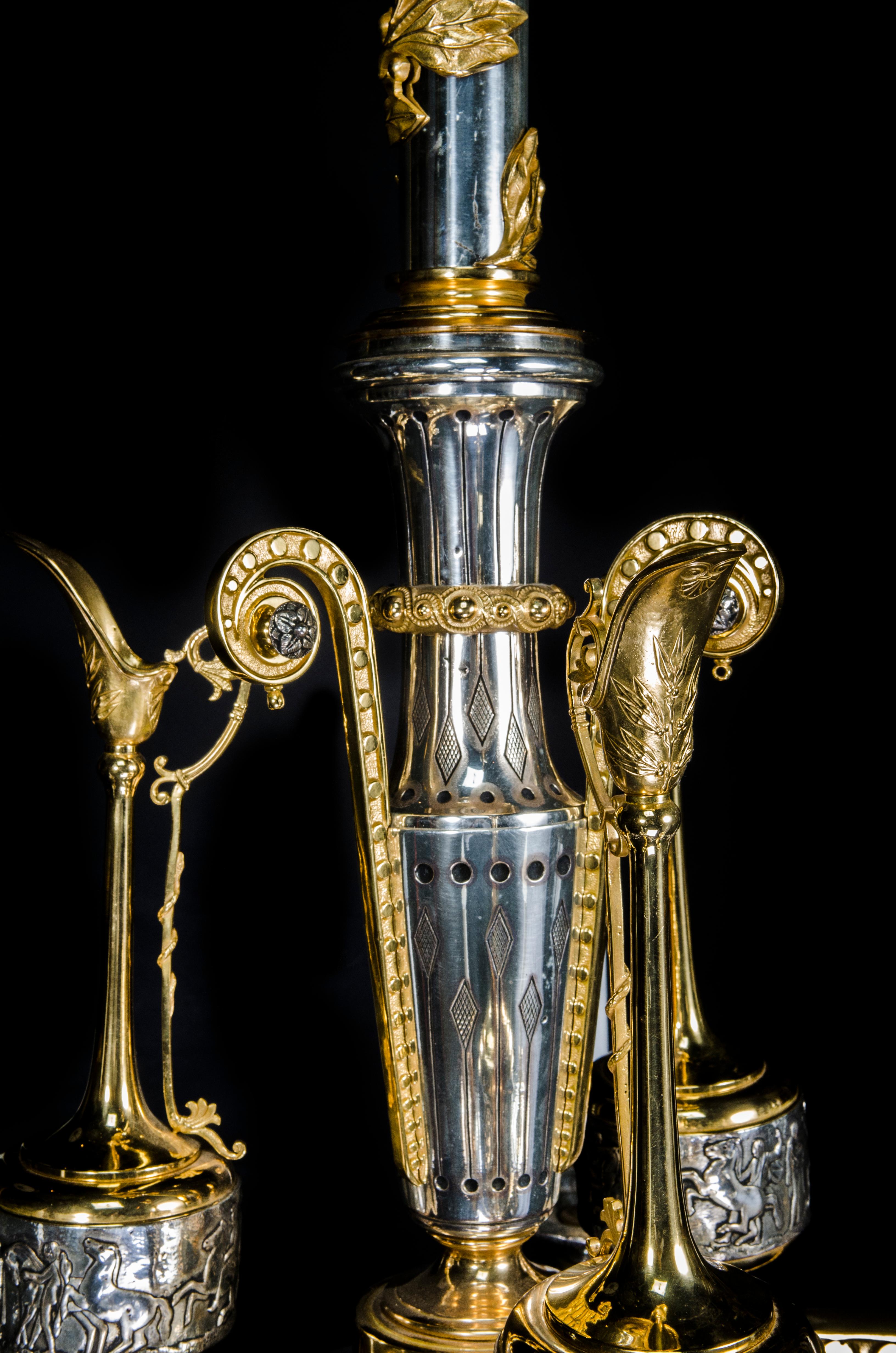  Großer französischer neugriechischer vergoldeter und silberner Bronze-Kronleuchter von F. Barbedienne im Angebot 1