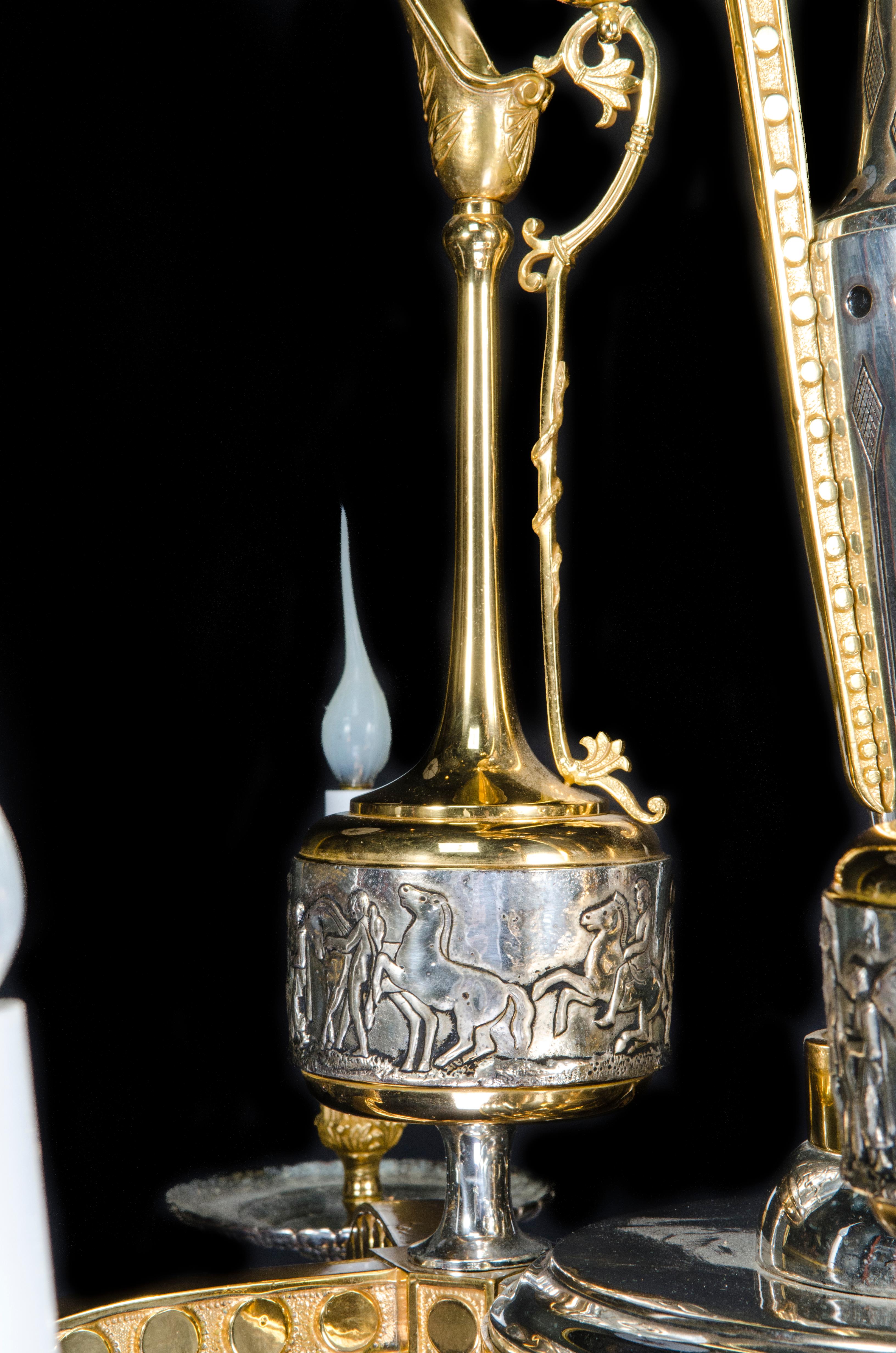  Großer französischer neugriechischer vergoldeter und silberner Bronze-Kronleuchter von F. Barbedienne im Angebot 2