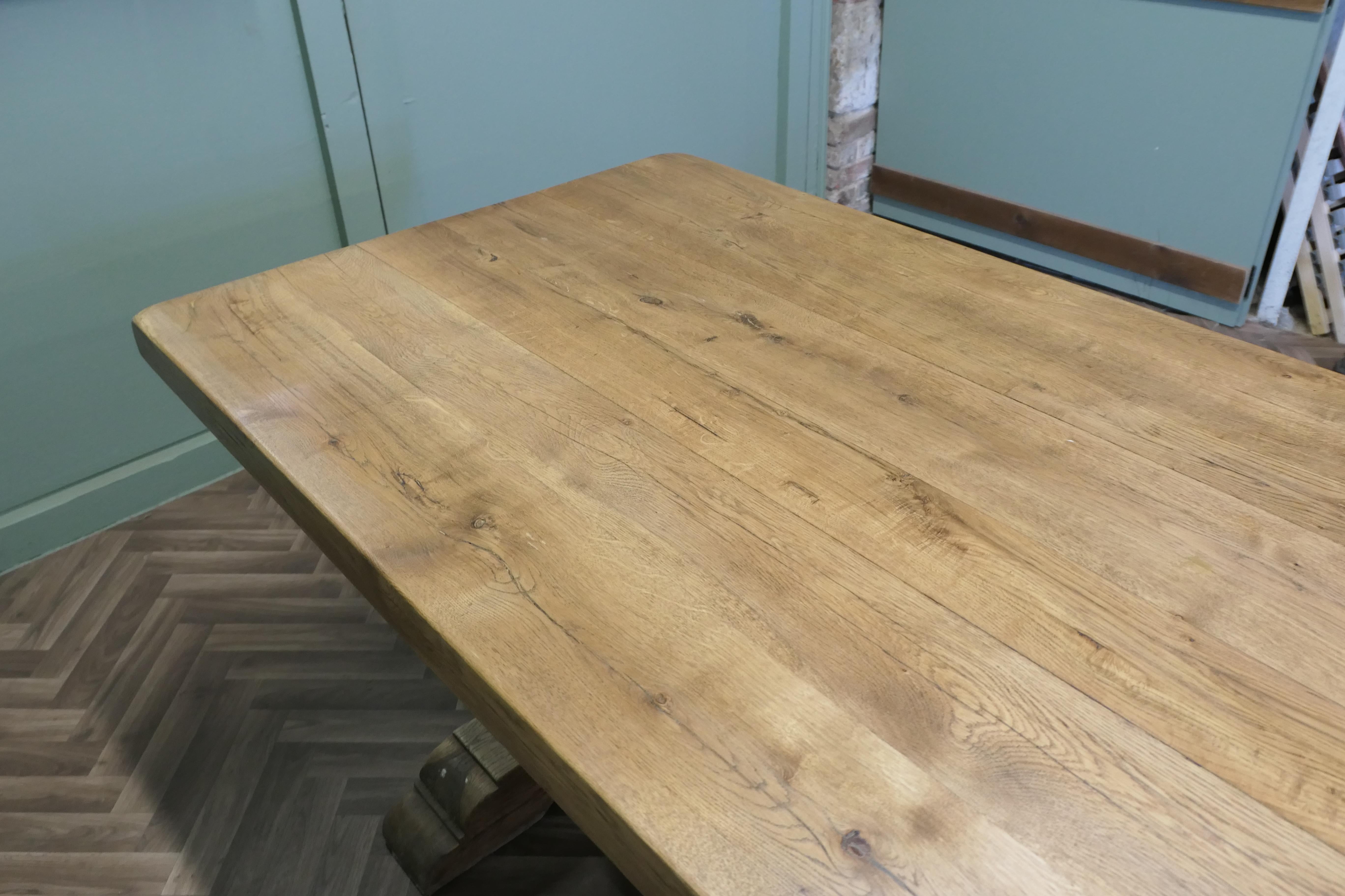 Una gran mesa de granja de roble francés, Mesa  Monasterio  Es una pieza soberbia en venta 1