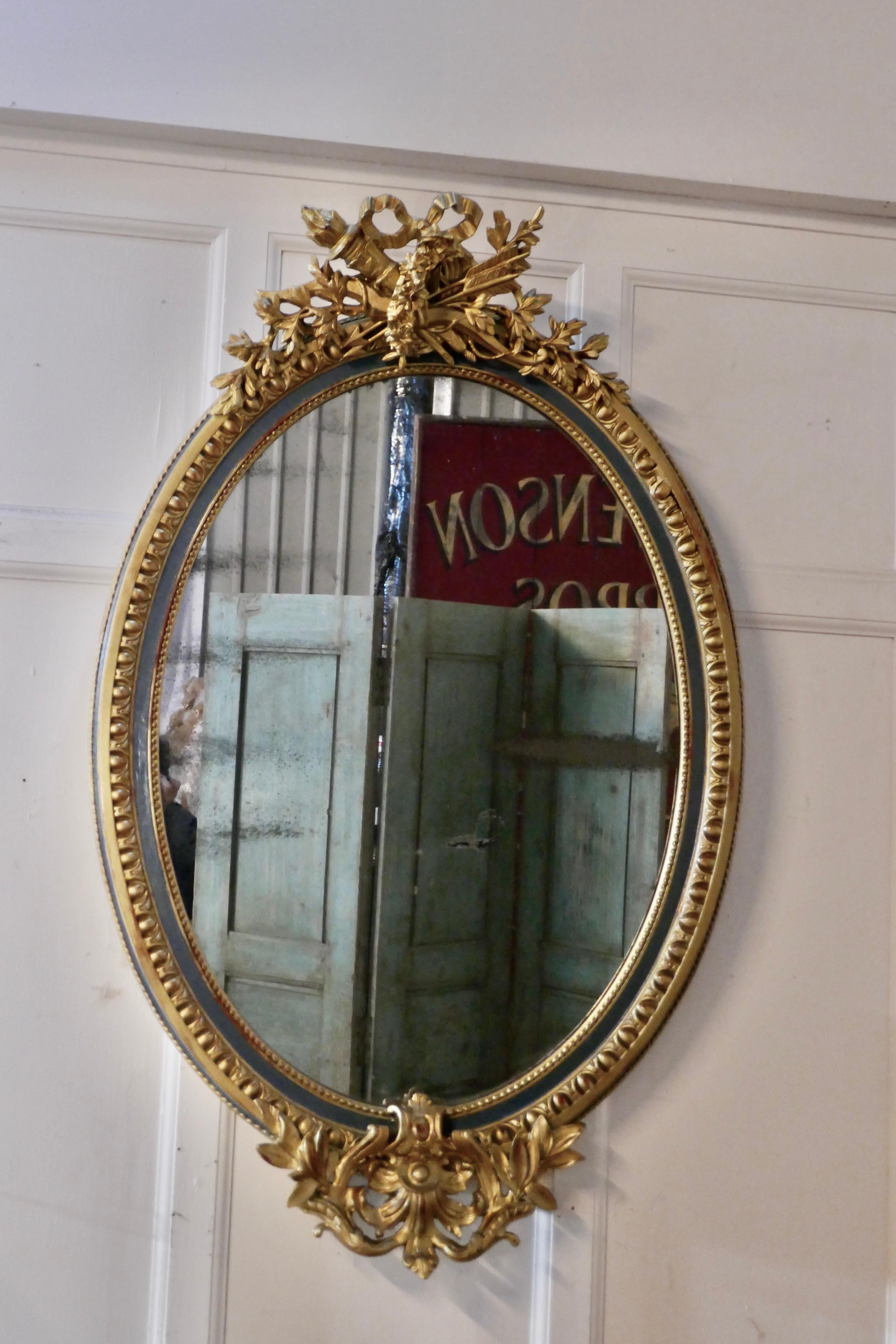 Grand miroir mural rococo ovale doré français Bon état - En vente à Chillerton, Isle of Wight