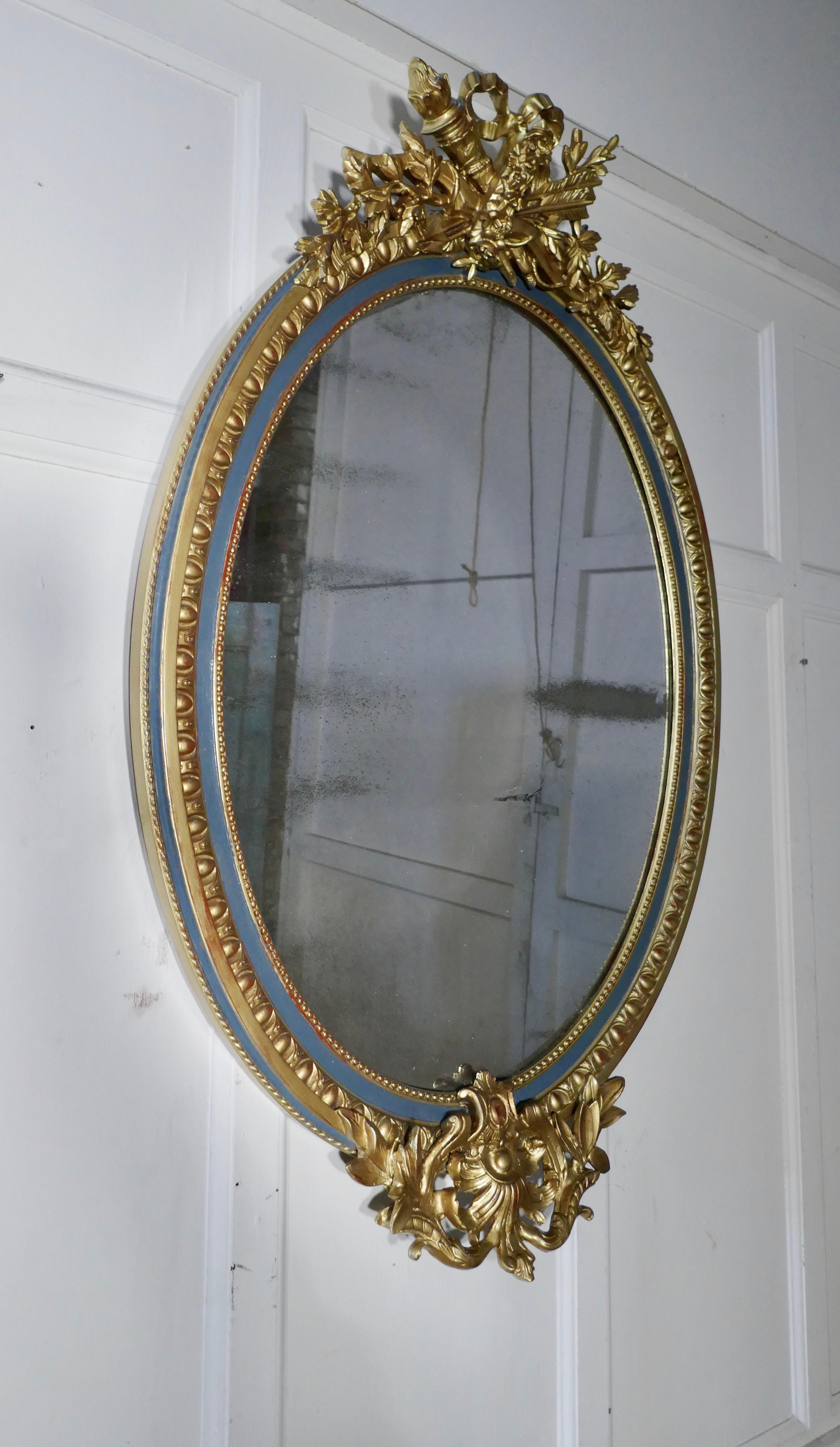 XIXe siècle Grand miroir mural rococo ovale doré français en vente