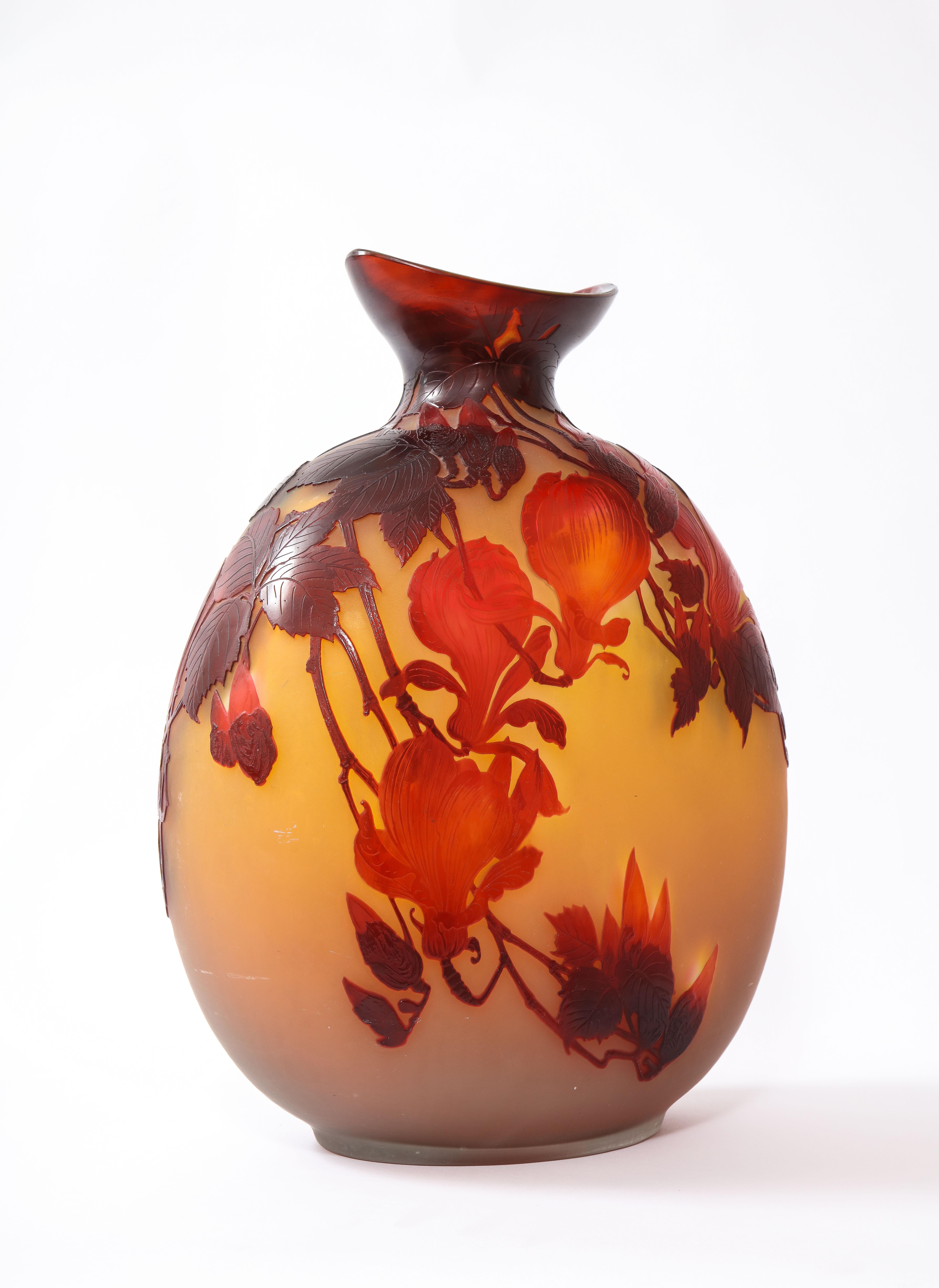 Français Grand vase français signé Emille Galle Souffle 