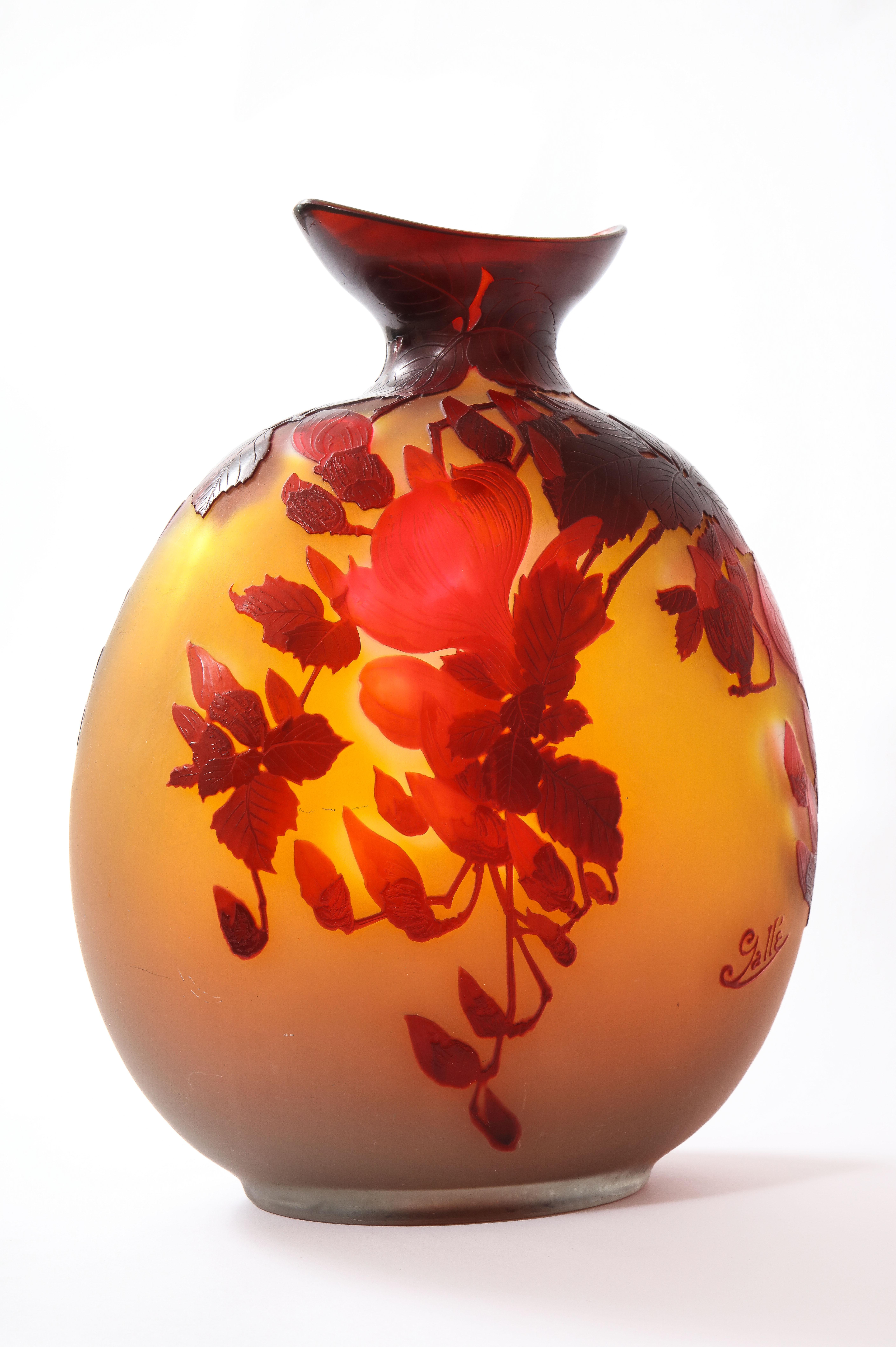 Début du 20ème siècle Grand vase français signé Emille Galle Souffle 