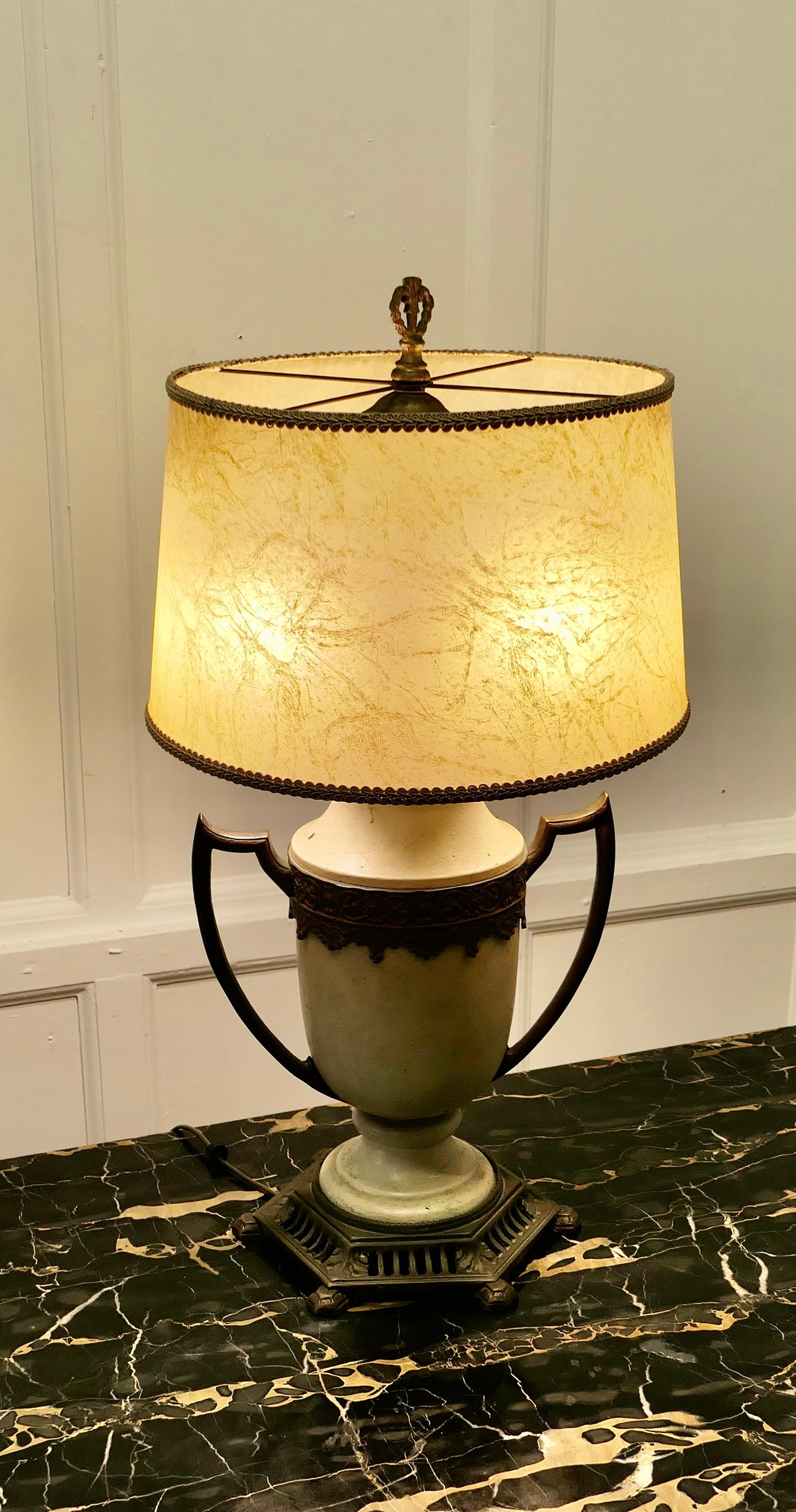 A Large French Toleware and Brass Table Lamp  In Good Condition For Sale In Chillerton, Isle of Wight