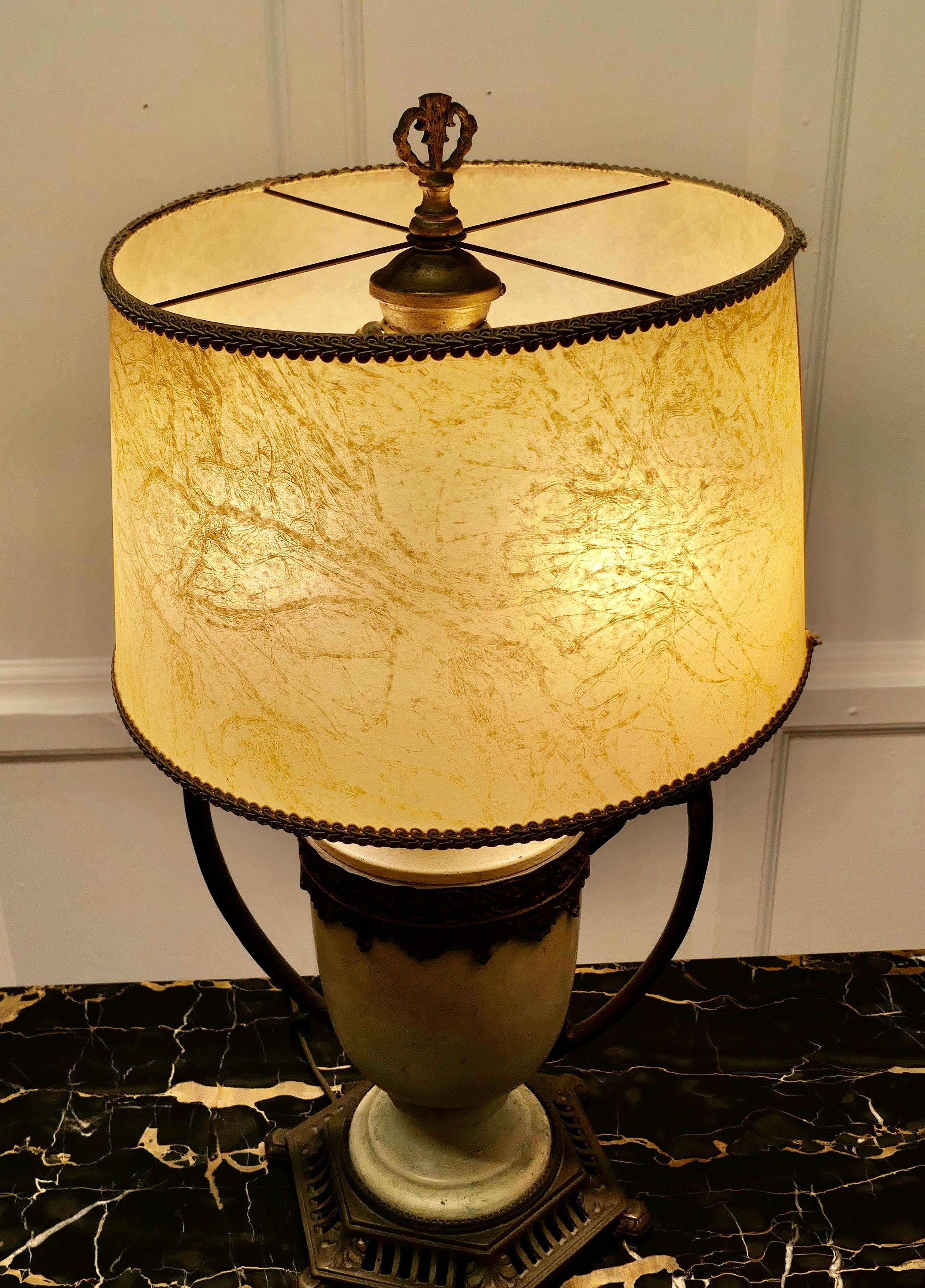 A Large French Toleware and Brass Table Lamp  For Sale 1