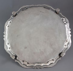 Grande salver o vassoio d'argento di Giorgio II, Londra, 1750 di John Le Sage