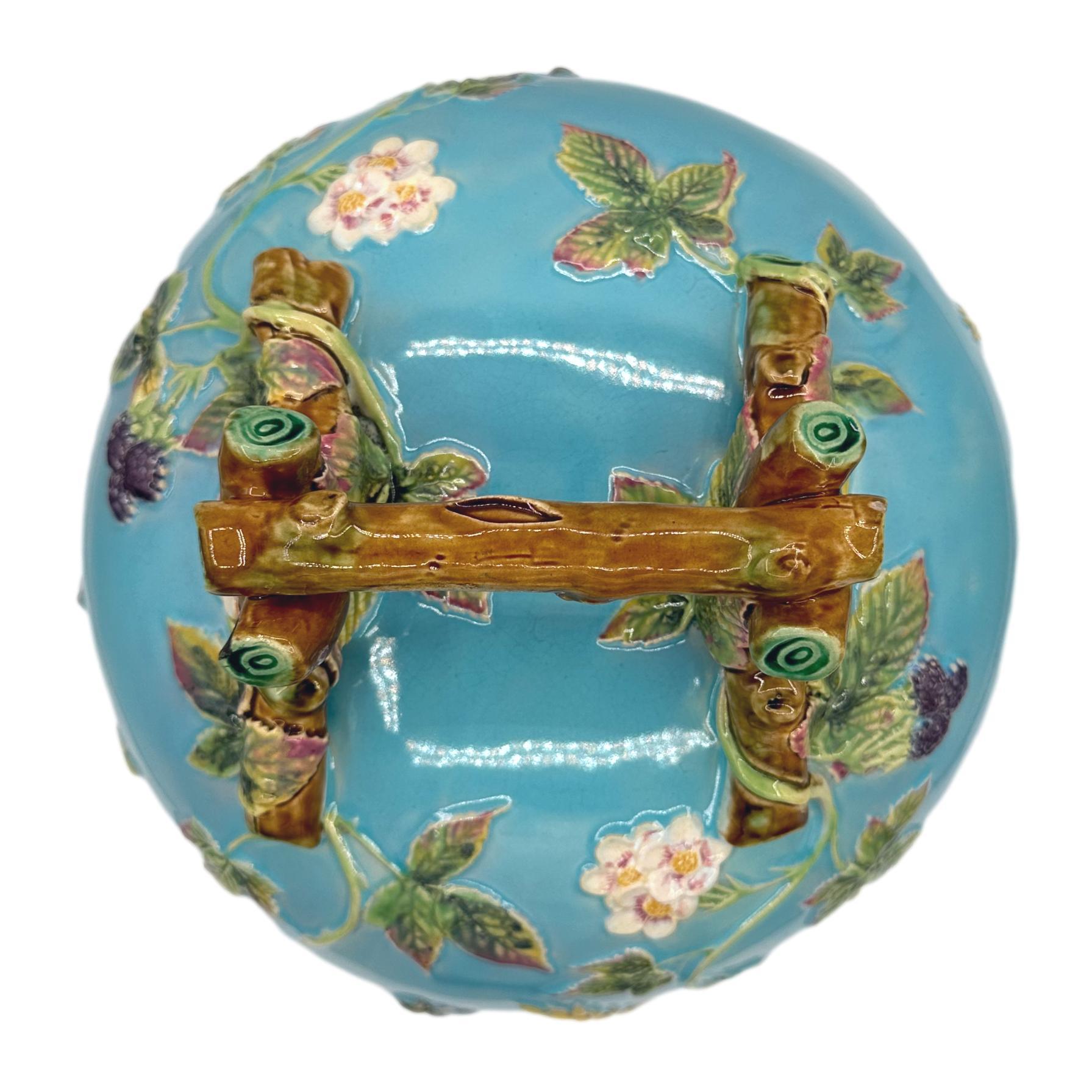 A Large George Jones Majolica Cheese Bell with Daisys, Bees and Fence, ca. 1878 For Sale 2