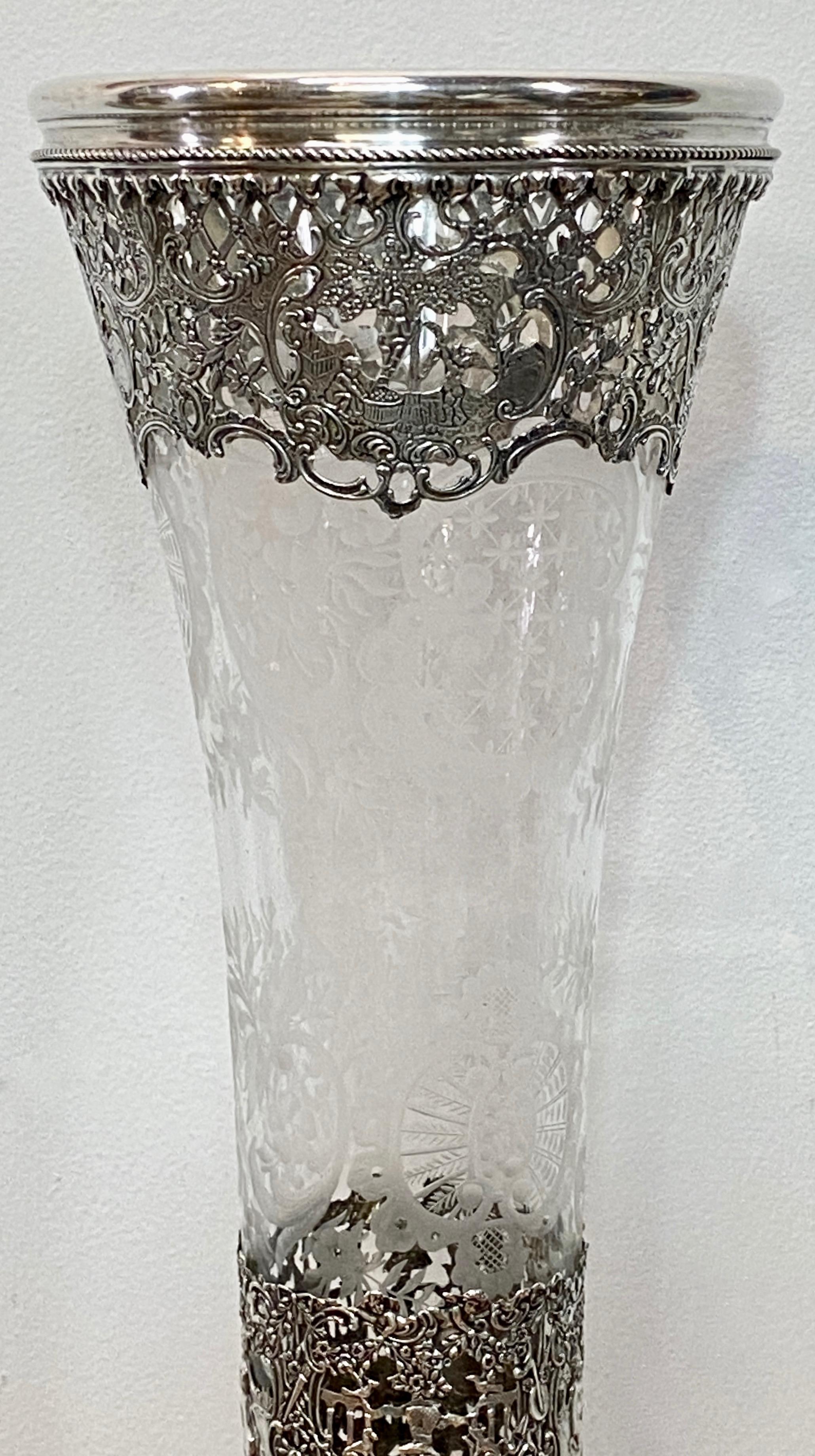 Eine große deutsche Hanau Silber geschliffen und geätzte Glas Trompete Vase im Angebot 3