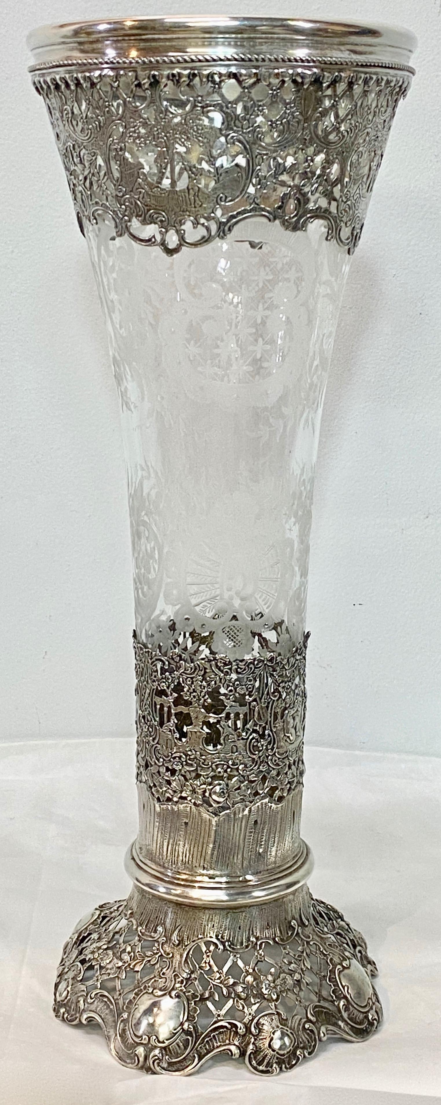 Eine große deutsche Hanau Silber geschliffen und geätzte Glas Trompete Vase im Angebot 1
