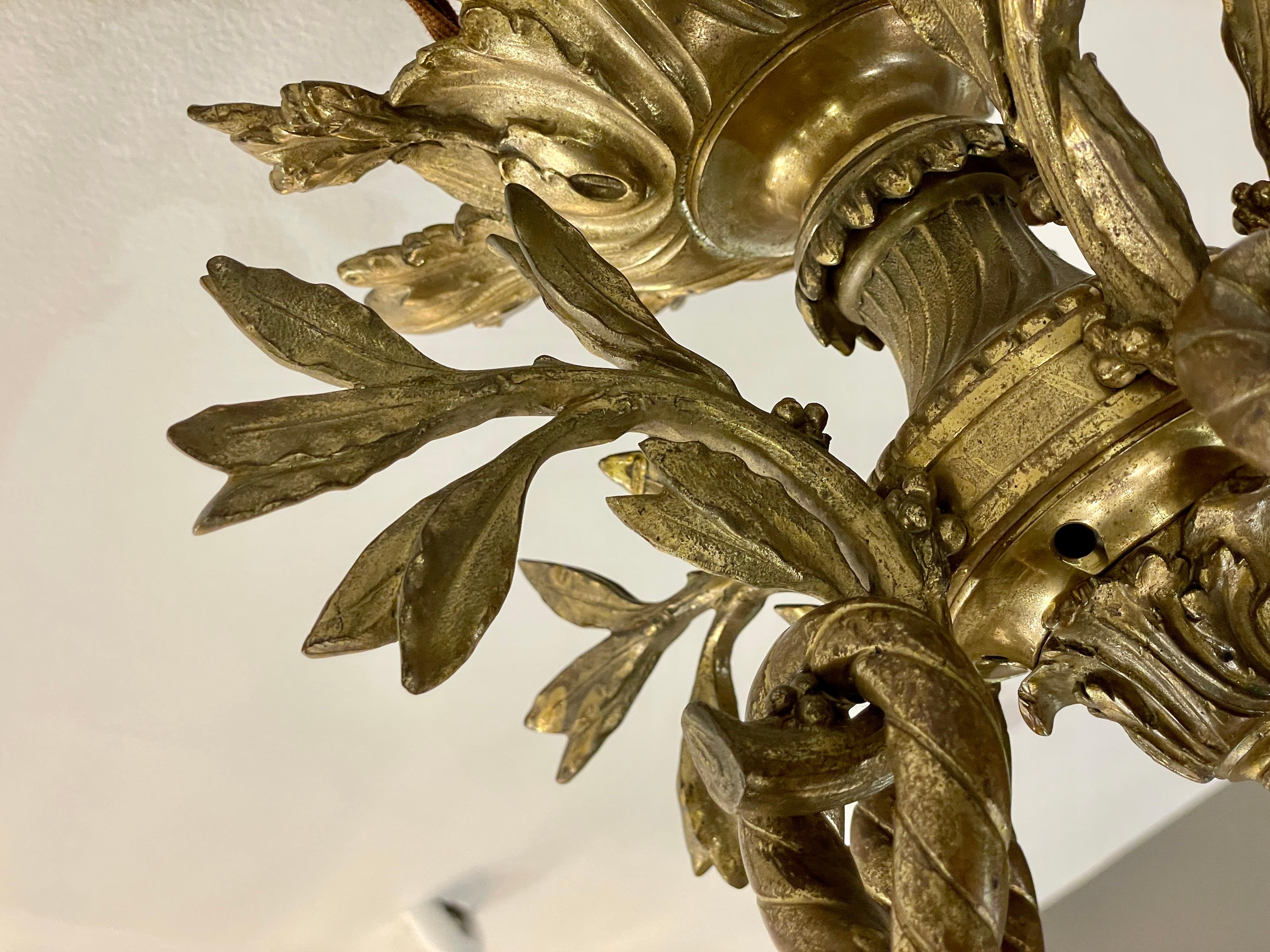 Grand lustre de style Empire français en bronze doré en vente 12