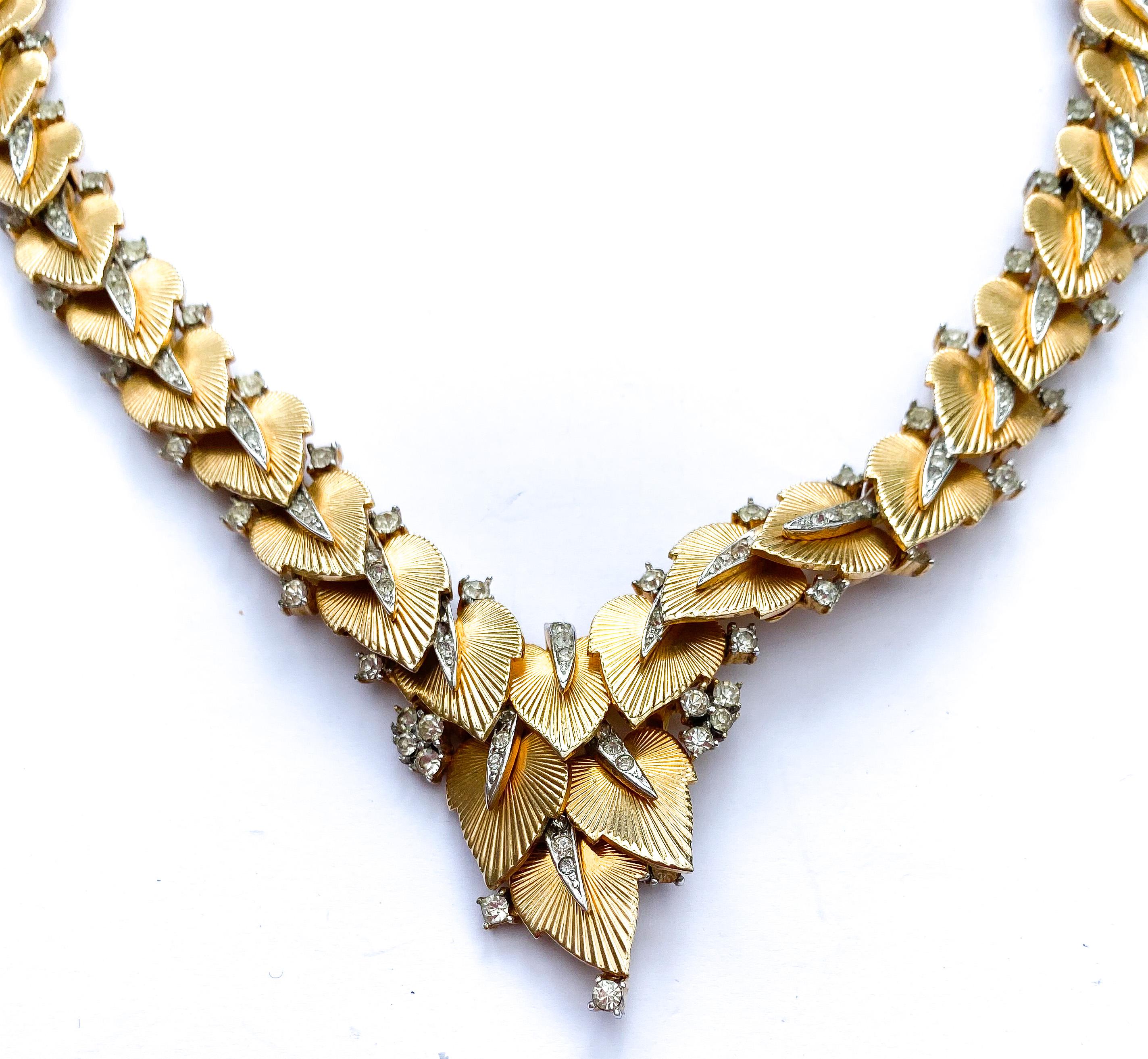 A large gilt metal and clear paste 'leaf' necklace, Marcel Boucher, USA, 1960s. In Excellent Condition For Sale In Greyabbey, County Down