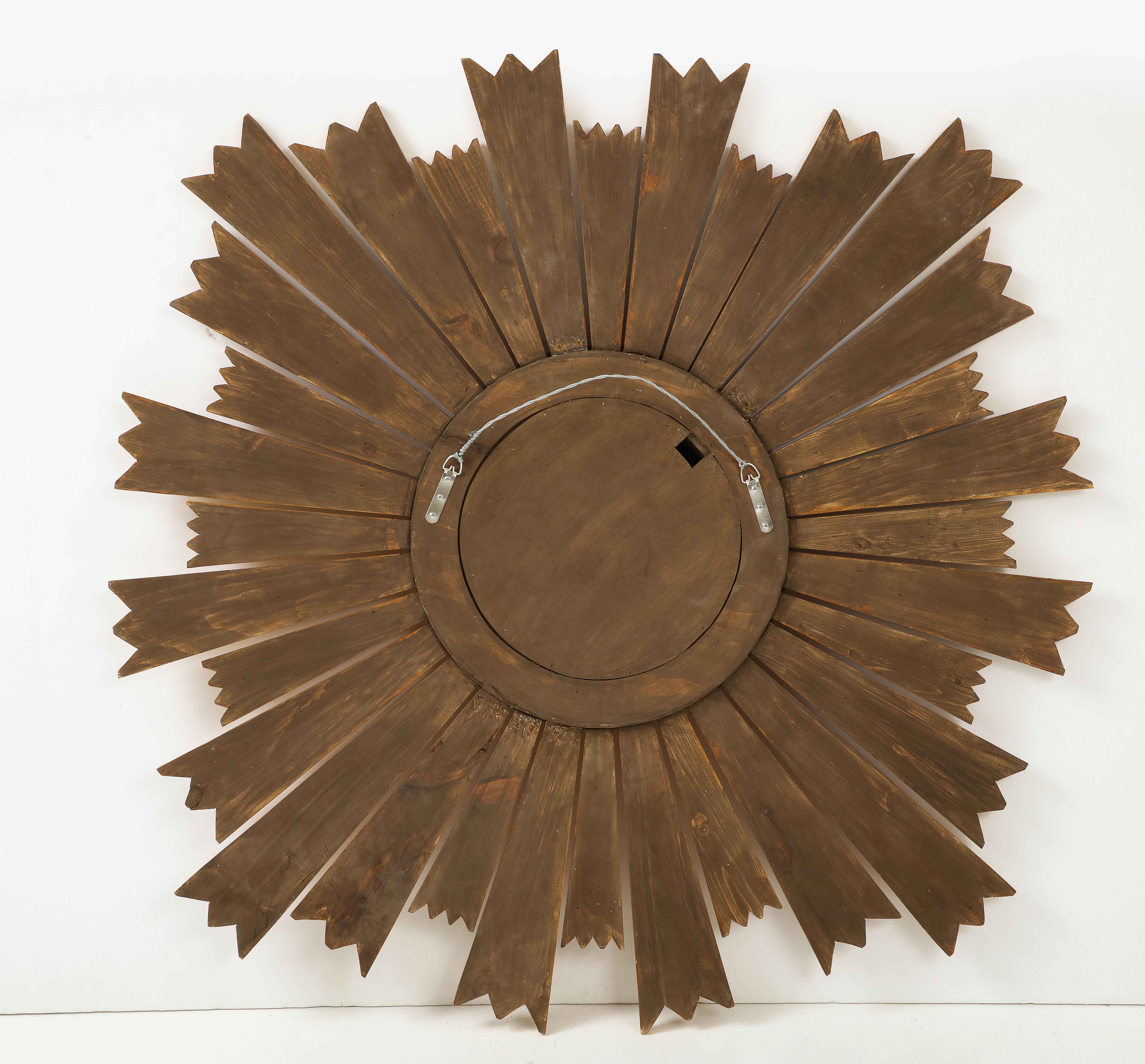 Un grande specchio a raggiera in legno dorato in vendita 5