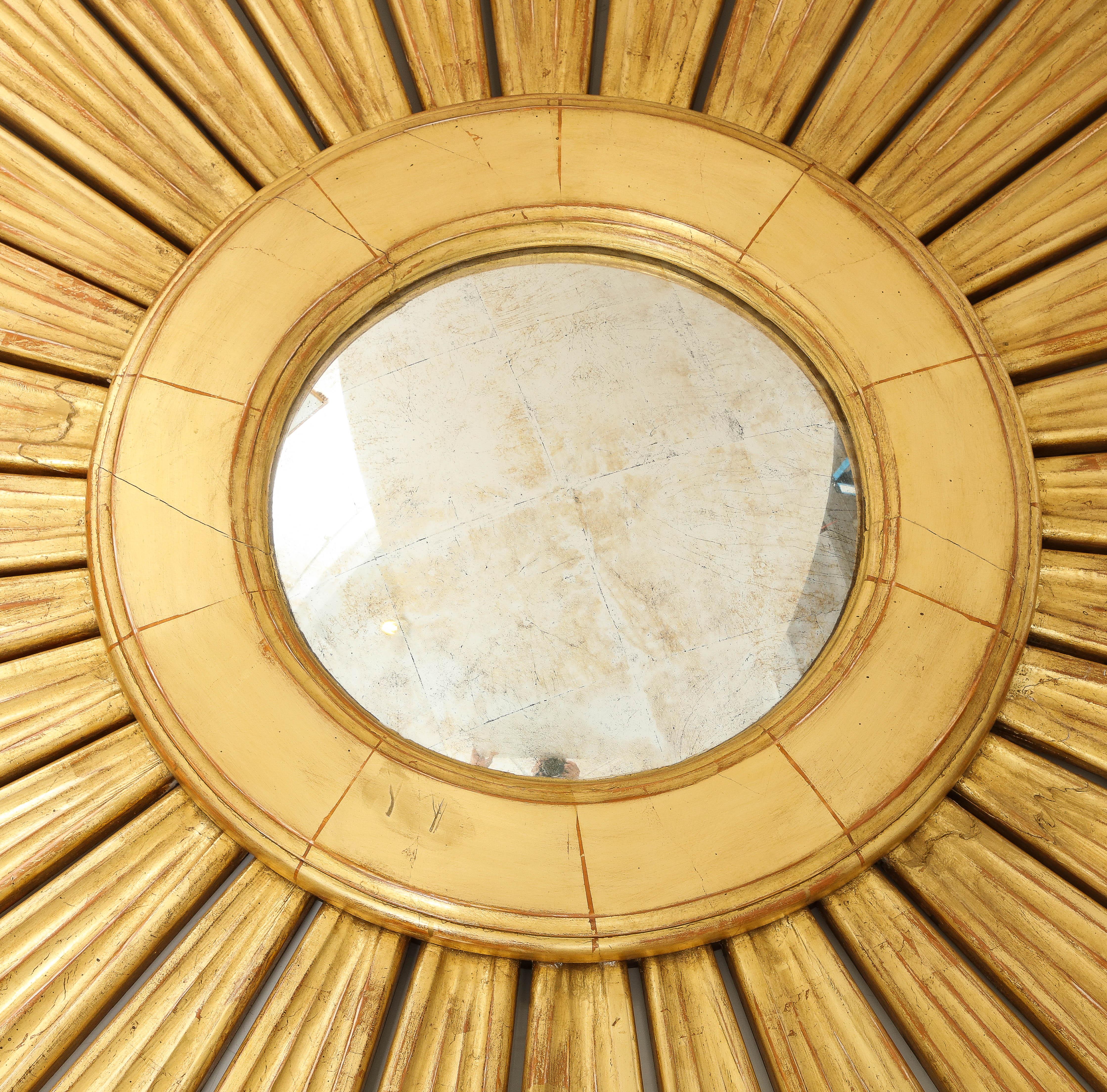 Großer Sonnenschliff-Spiegel aus Giltwood (Vergoldetes Holz) im Angebot