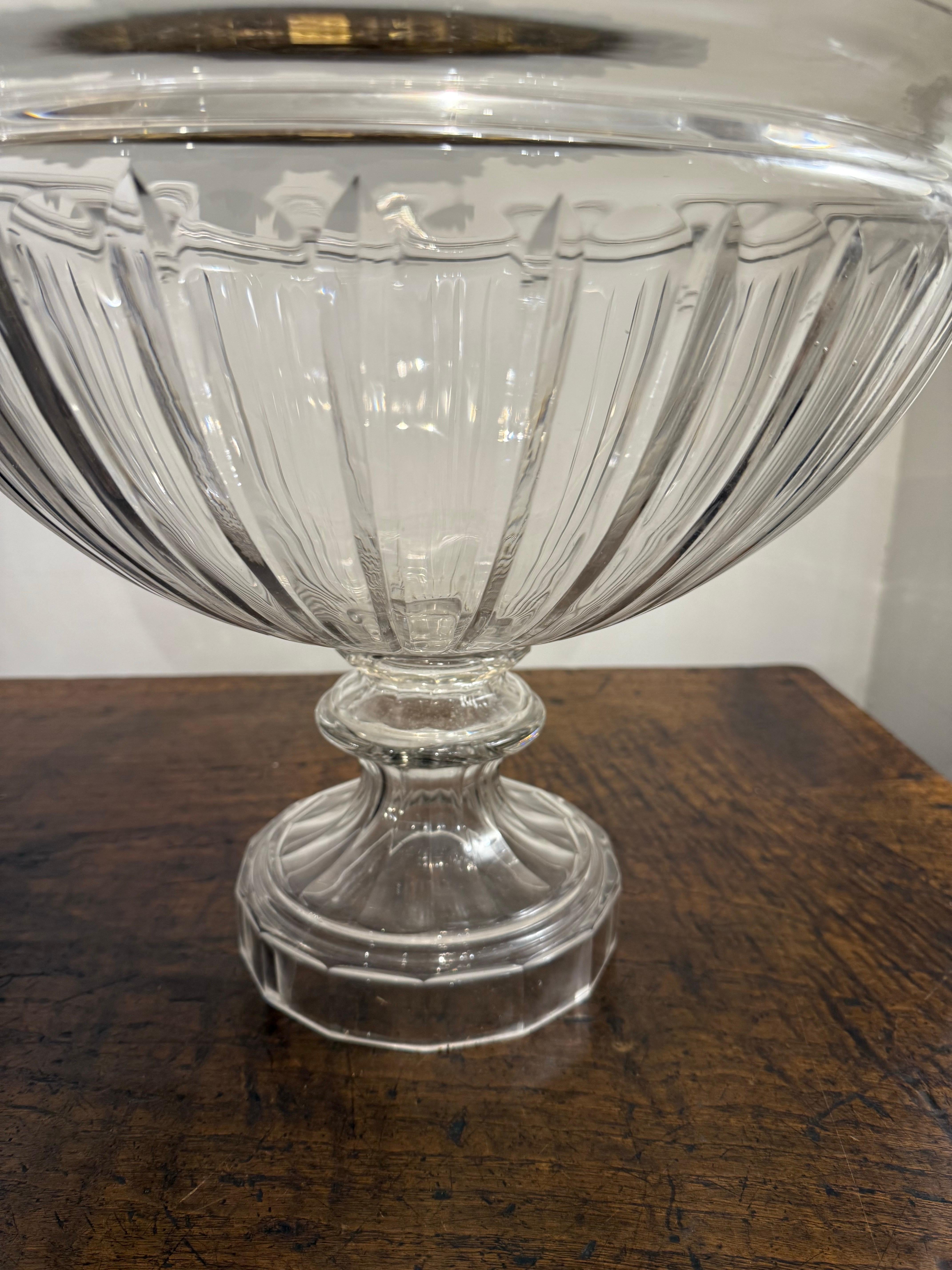 A Large Glass Punch Bowl Bon état - En vente à ARMADALE, VIC