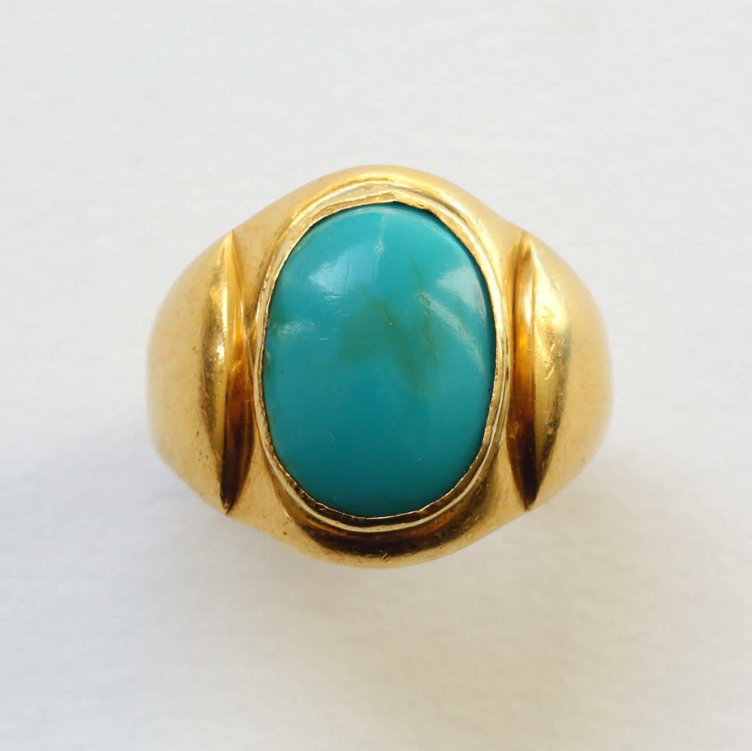 A large man’s ring 18 carat gold with a large cabochon cut turquoise, most likely Nepalese, 19th century.

ring size: 21.75 mm. 12 ½ US.
weight: 15.55 gram.
dimensions turquoise: 1.8 x 1.4 cm.
width ring: 4 – 23 mm.