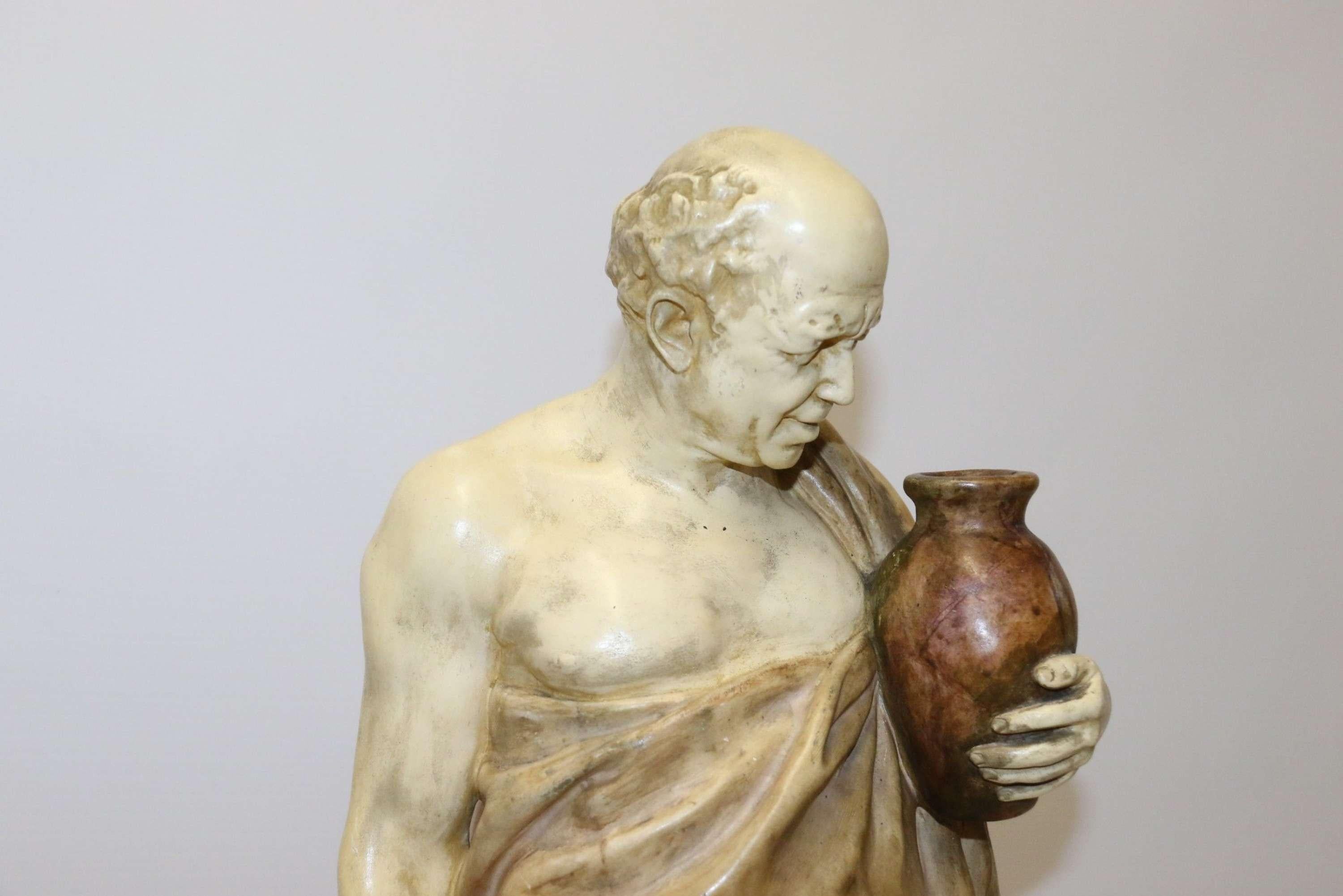 Große klassische römische Figur aus Goldscheider Keramik

Diese beeindruckende und sehr dekorative Keramikfigur aus dem späten 19. Jahrhundert wurde in der Friedrich Goldscheider Fabrik in Wien, Österreich, hergestellt. Es ist wunderschön modelliert