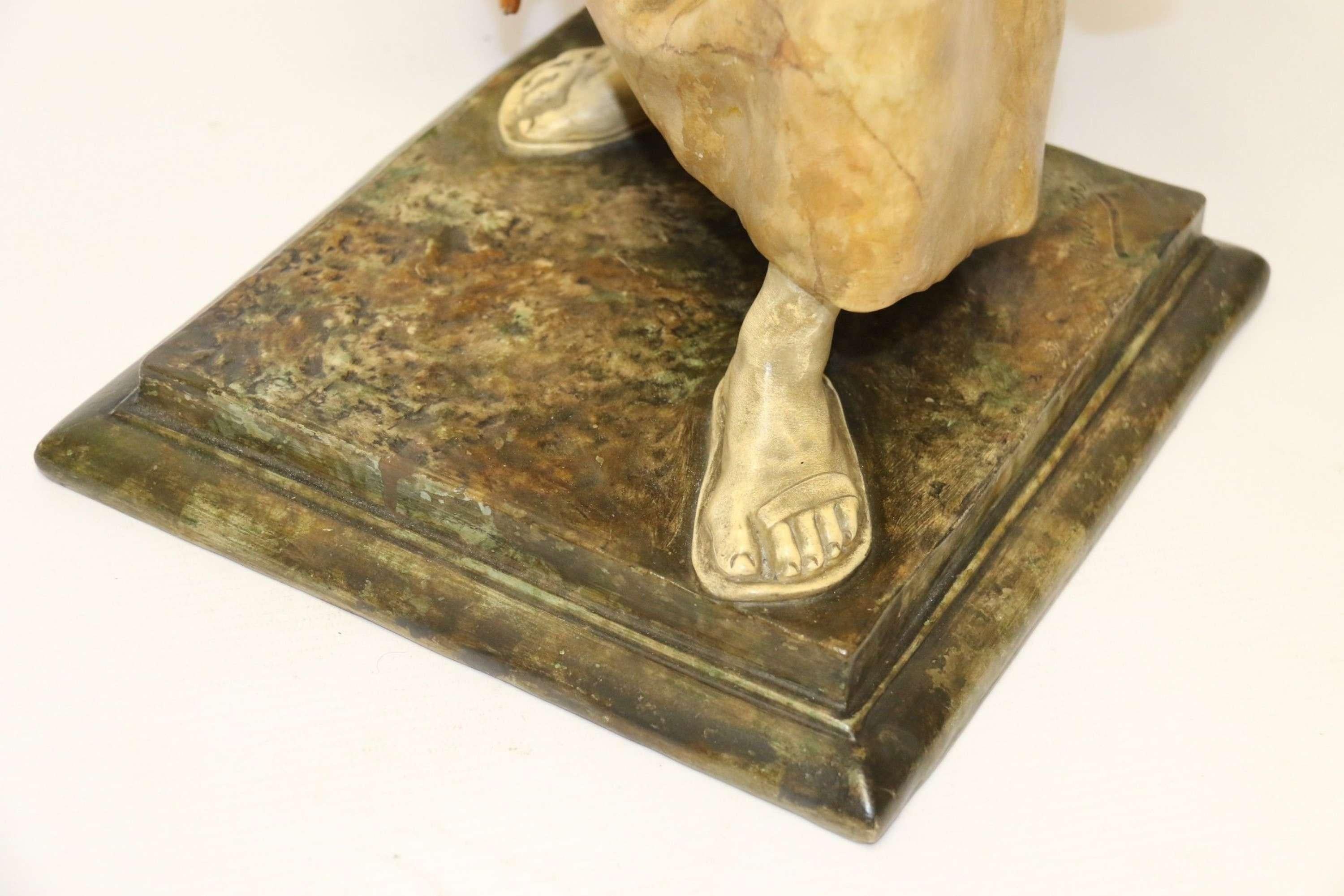 Eine große klassische römische Figur aus Goldscheider Keramik um 1890 (Art déco) im Angebot