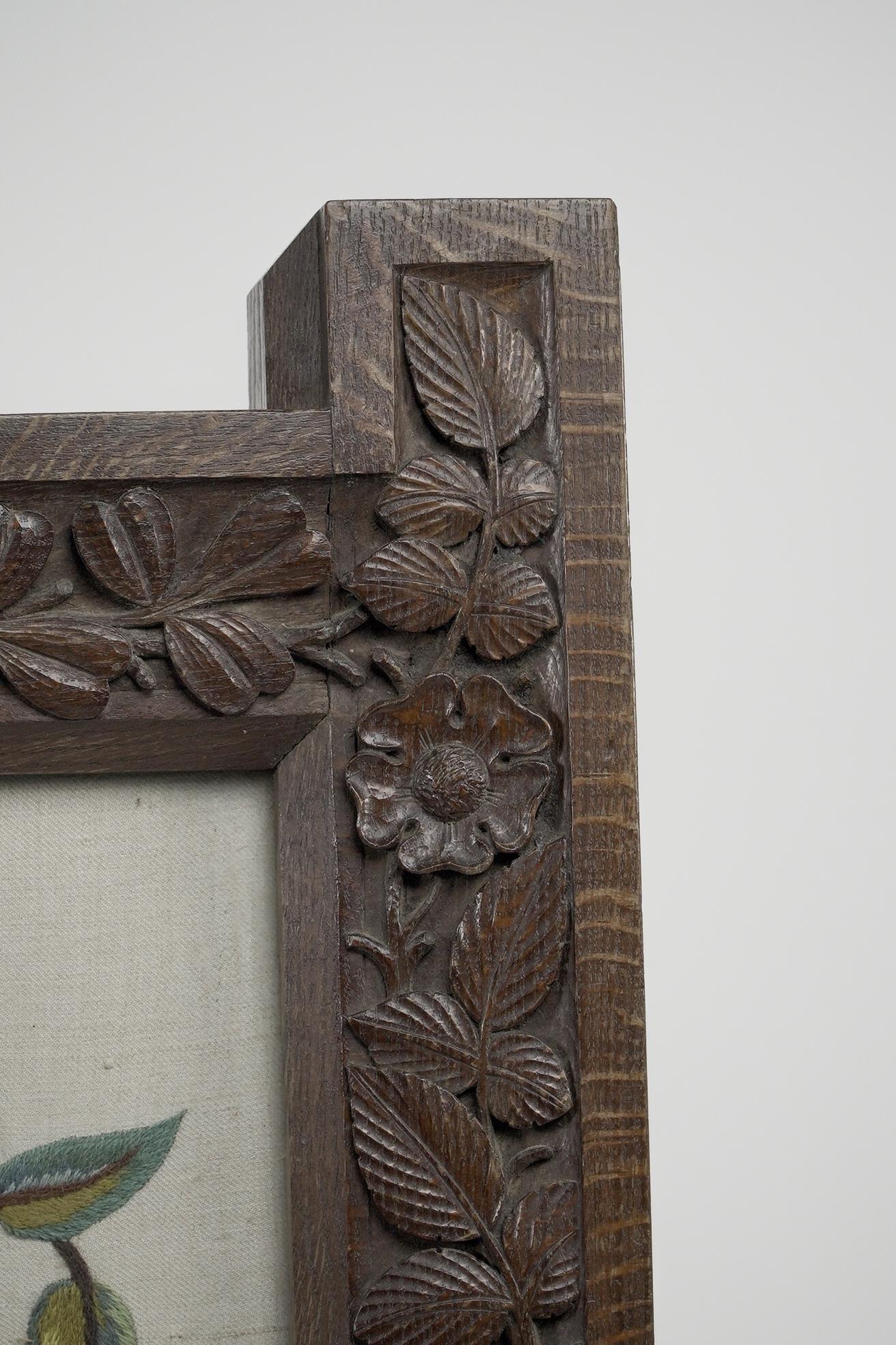 A large Gothic Revival picture frame with stylized floral carvings For Sale 2