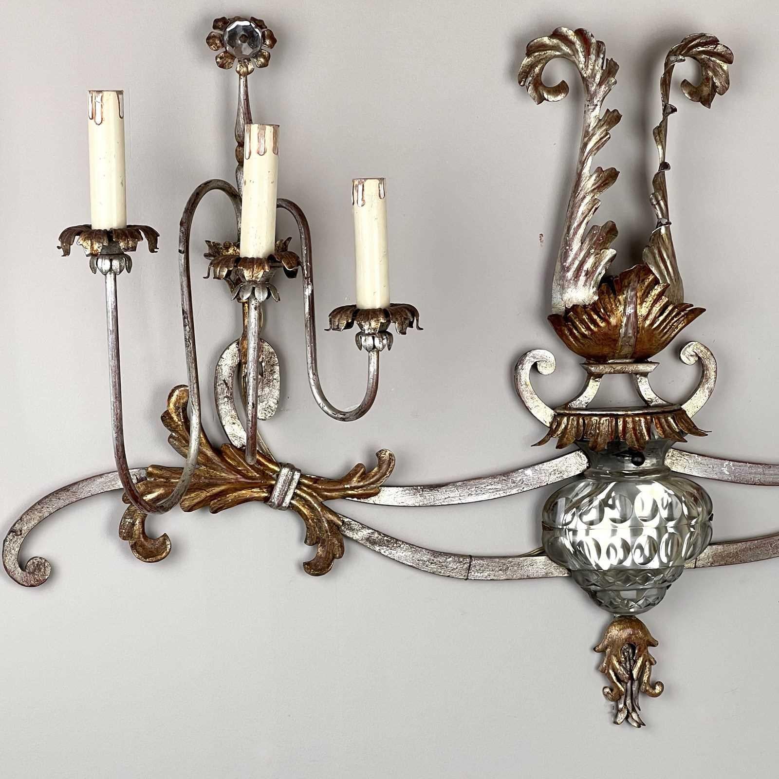 Metallo Un'applique di grandi dimensioni di Banci Firenze in argento dorato in vendita