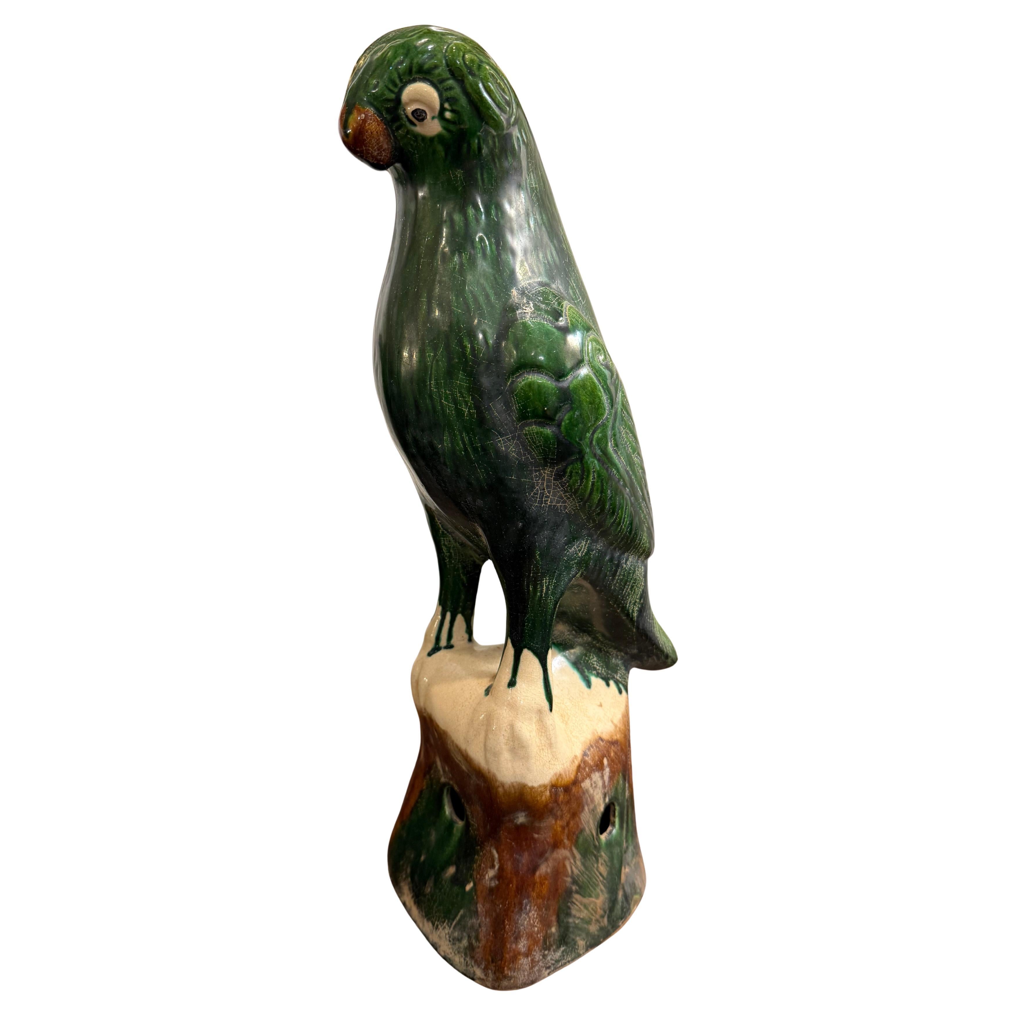 Loro grande esmaltado en verde, porcelana china de exportación, finales del siglo XIX