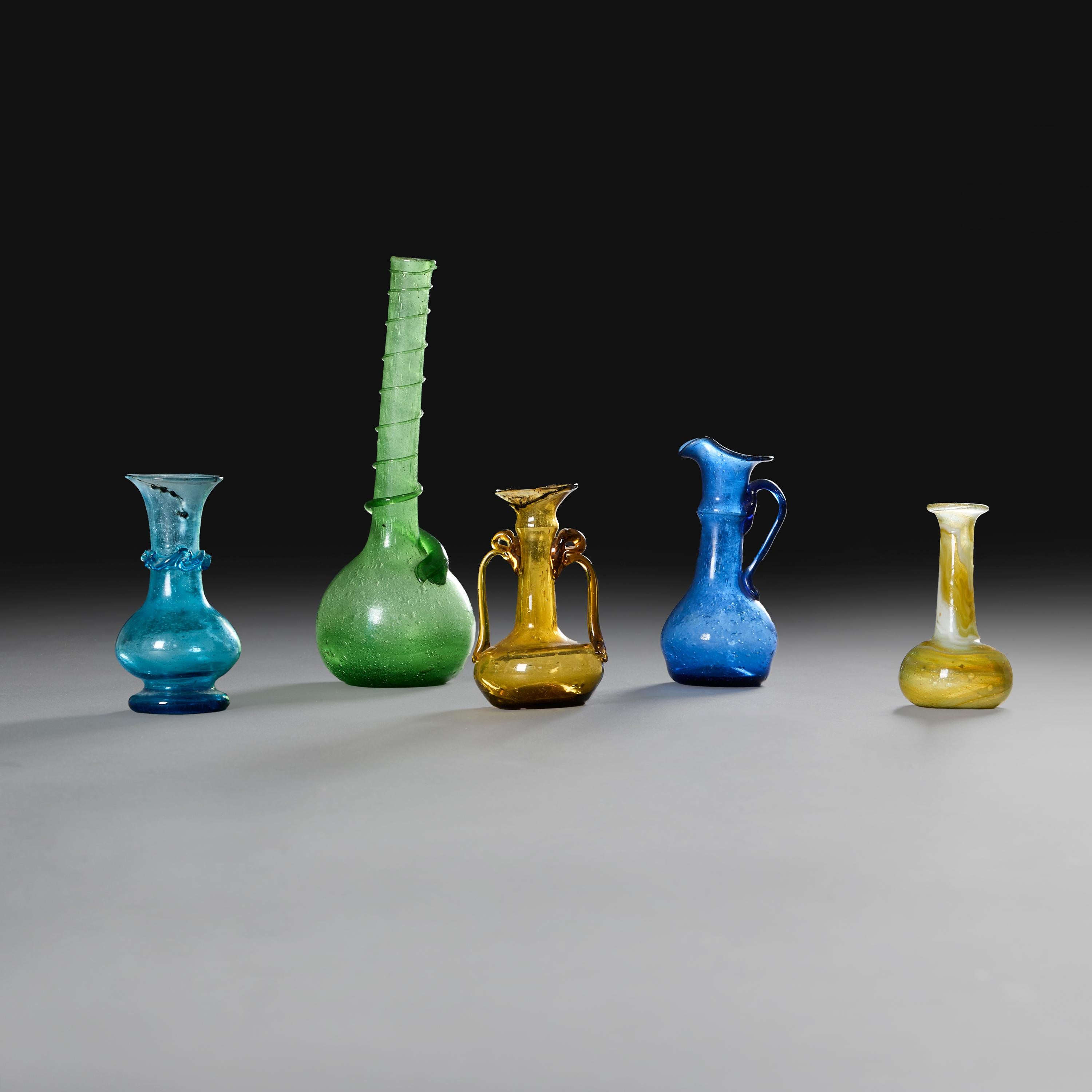 Grand groupe de vases en verre safavide du XIXe siècle Bon état - En vente à London, GB