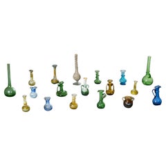 Grand groupe de vases en verre safavide du XIXe siècle