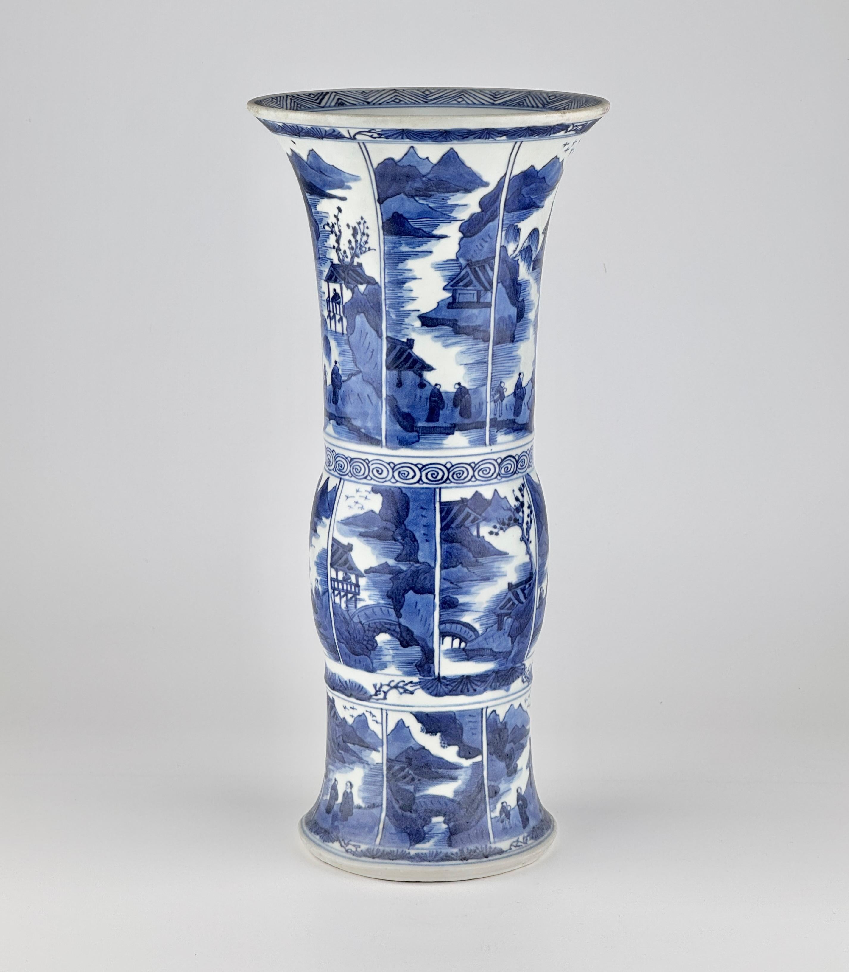 A Large Gu Vase from Vung Tau Ship, Qing Dynasty Kangxi Era, Circa 1690 For Sale 3