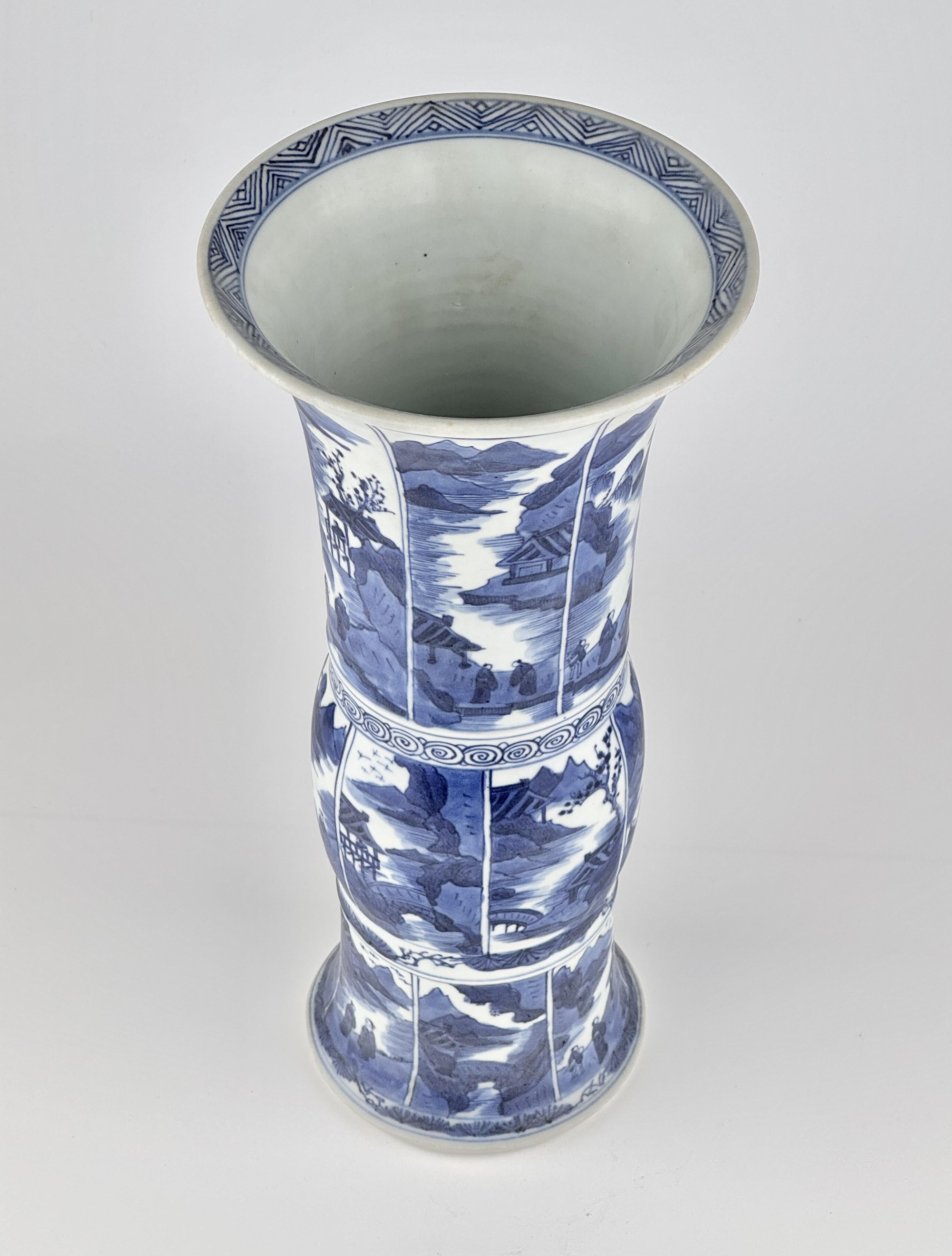 A Large Gu Vase from Vung Tau Ship, Qing Dynasty Kangxi Era, Circa 1690 For Sale 1