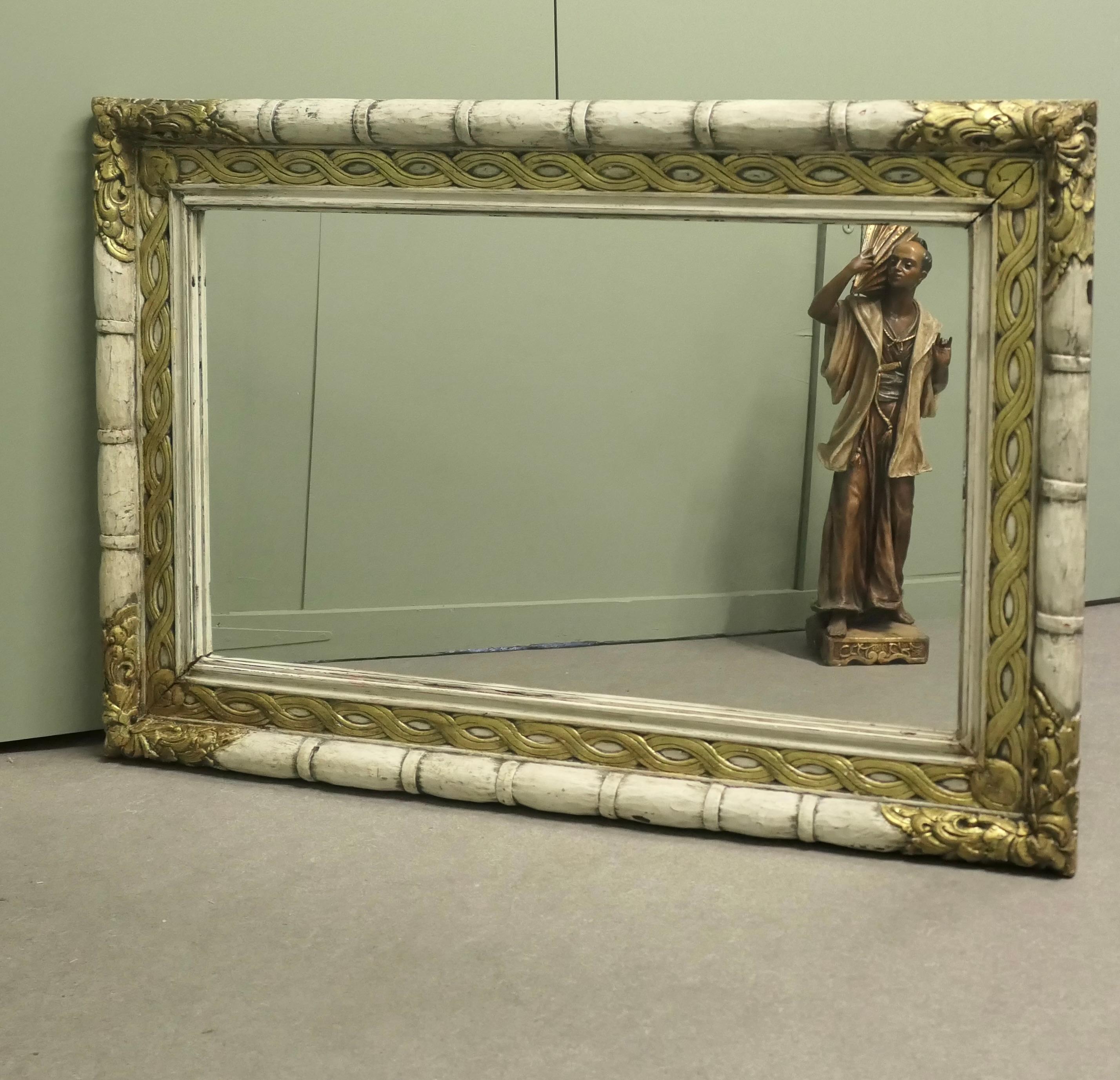 Un gran espejo de pared italiano tallado a mano Bellas artes en venta