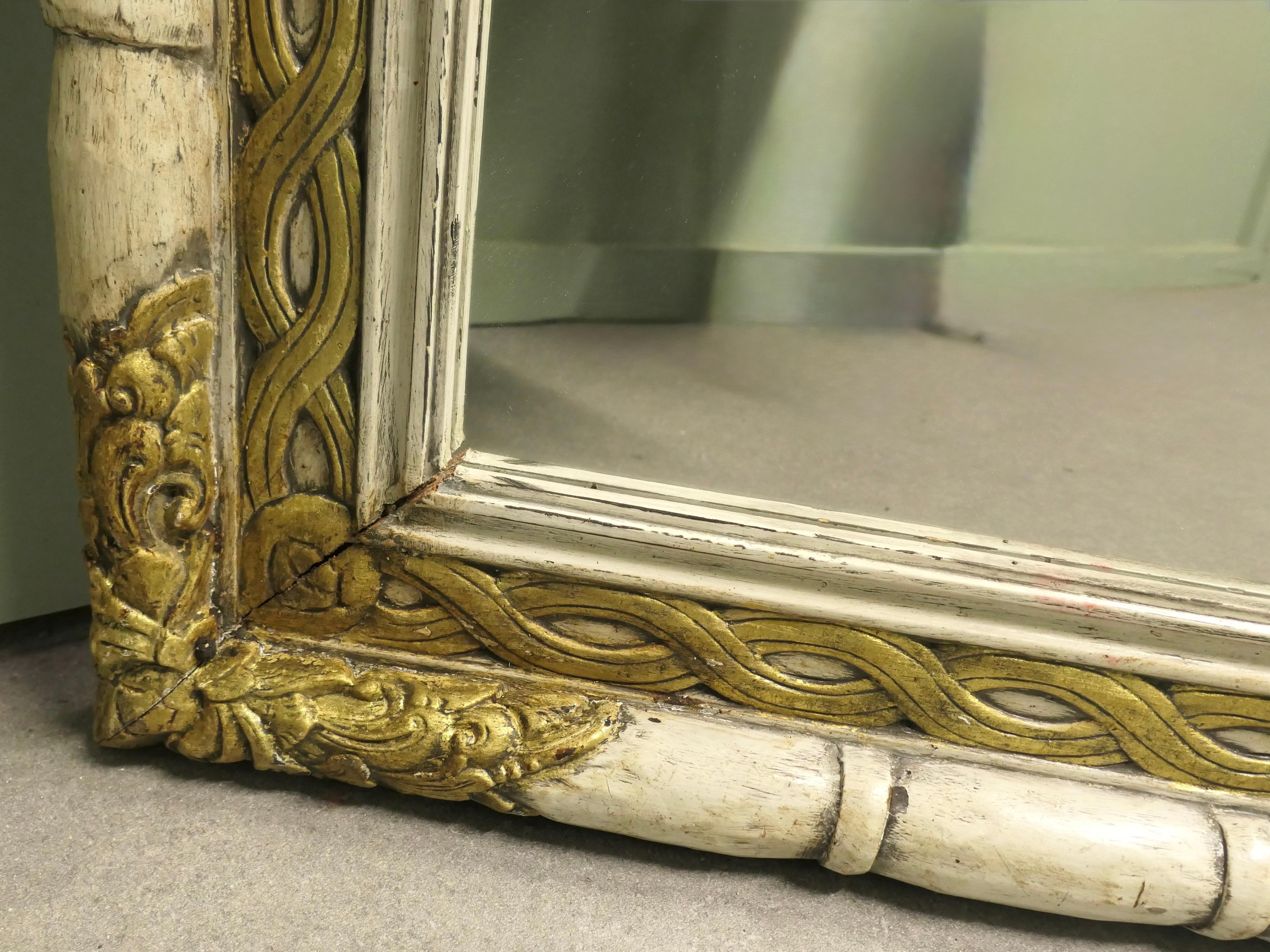 Un gran espejo de pared italiano tallado a mano siglo XIX en venta