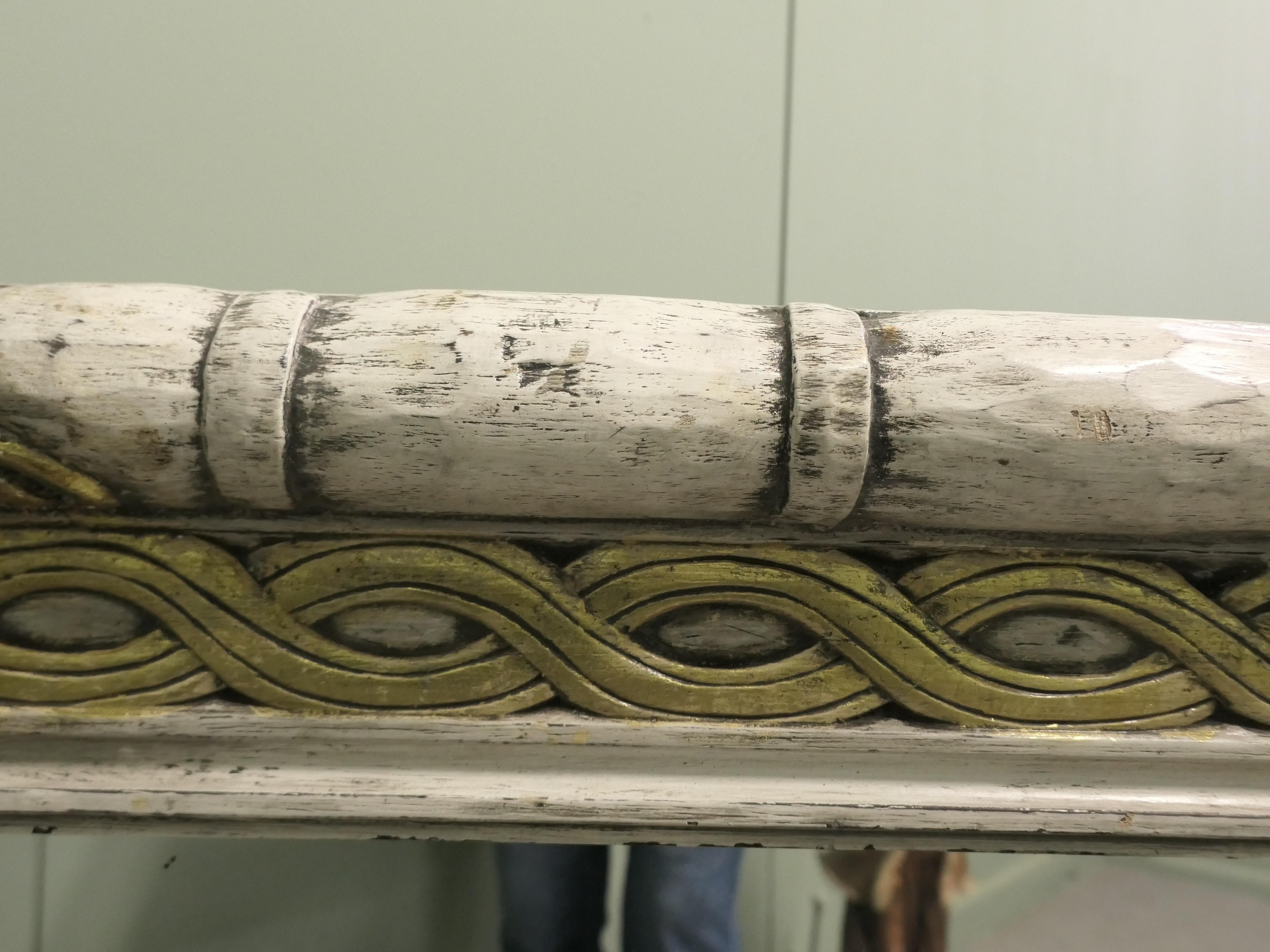 Un gran espejo de pared italiano tallado a mano en venta 1