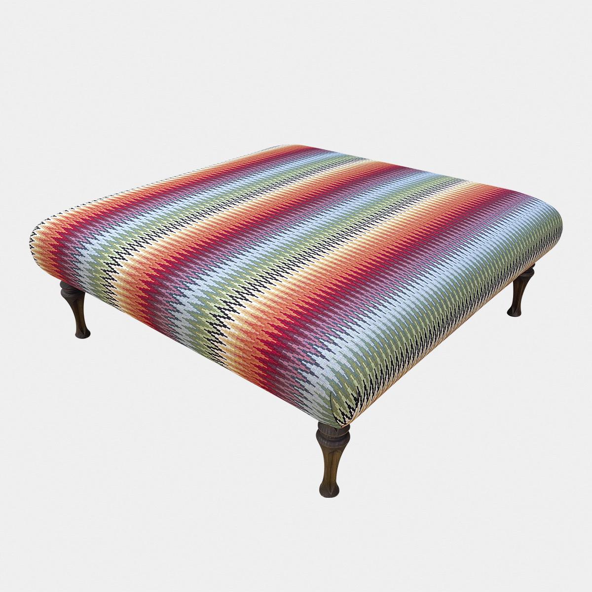 Victorien Un grand pouf fait à la main avec un rembourrage aux couleurs vives en vente