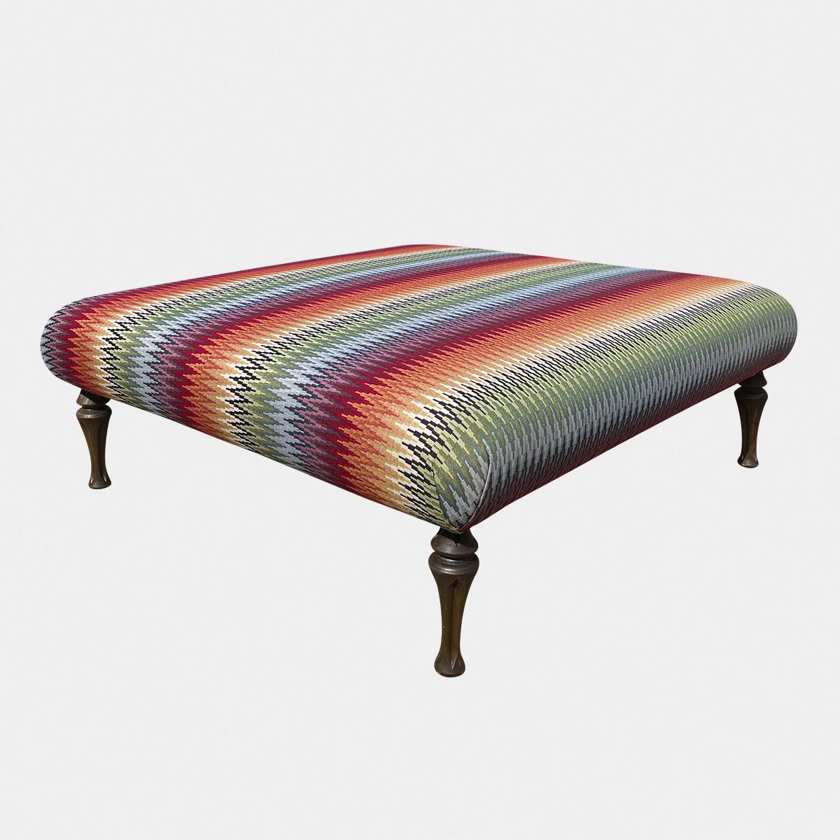 Un grand pouf fait à la main avec un rembourrage aux couleurs vives Neuf - En vente à London, GB