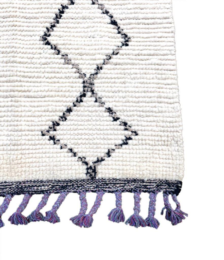 A large handwoven Moroccan Beni Ourain wool berber rug with diamond pattern In Good Condition For Sale In London, GB
