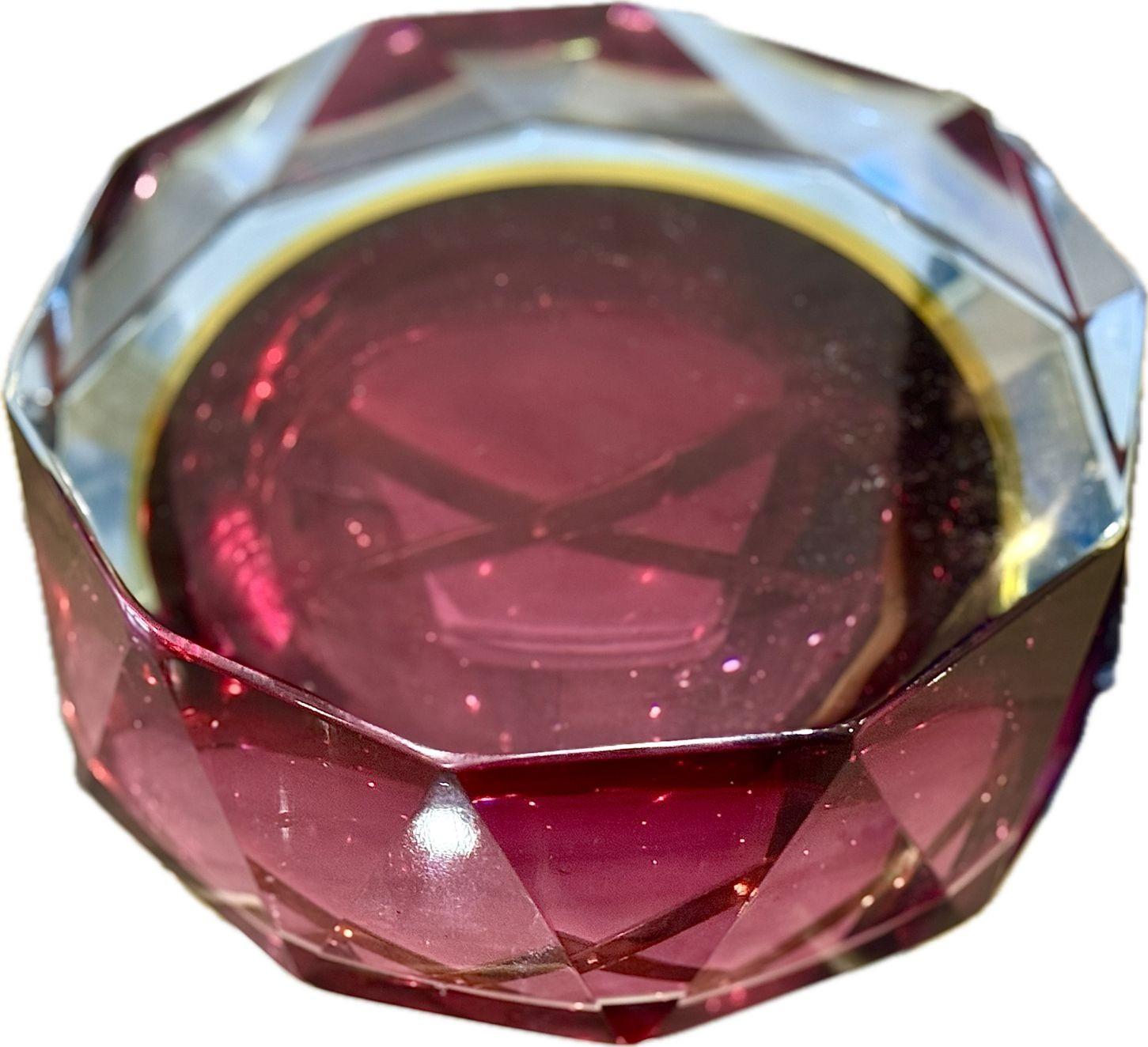 Grand bol en verre Murano Glass Sommerso à facettes des années 1960 bleu, violet et jaune en vente 4