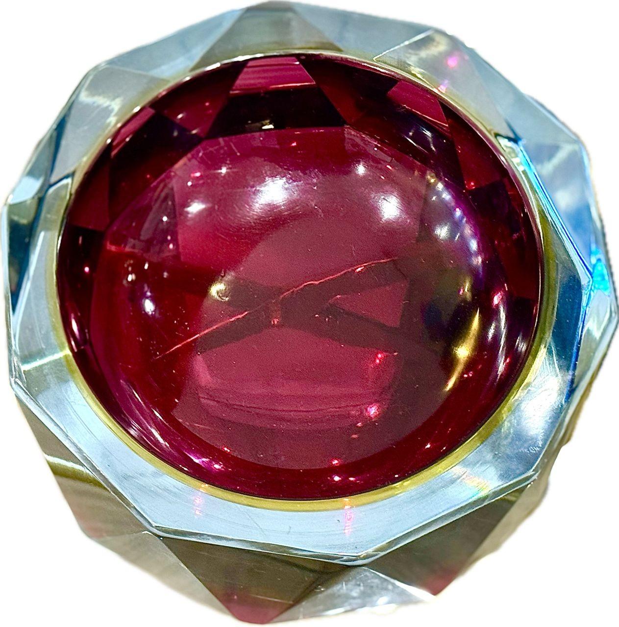 Grand bol en verre Murano Glass Sommerso à facettes des années 1960 bleu, violet et jaune en vente 5