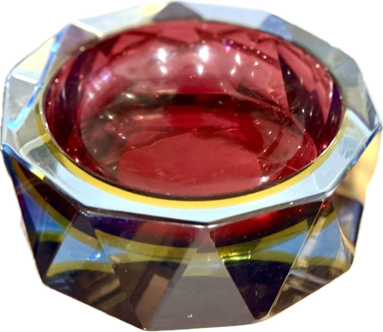 Grand bol en verre Murano Glass Sommerso à facettes des années 1960 bleu, violet et jaune en vente 11