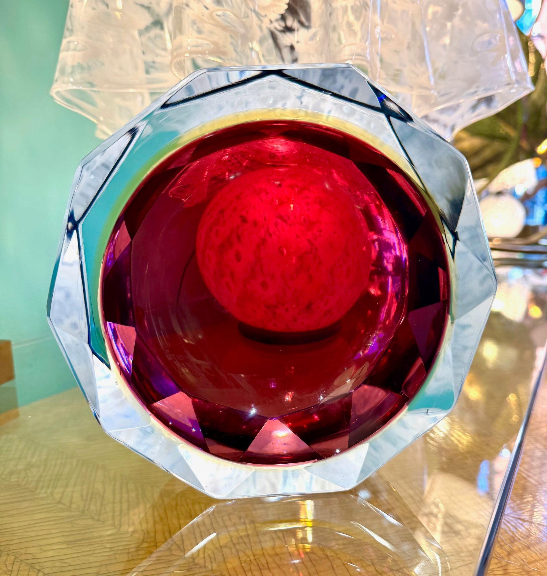 Grand bol en verre Murano Glass Sommerso à facettes des années 1960 bleu, violet et jaune en vente 12