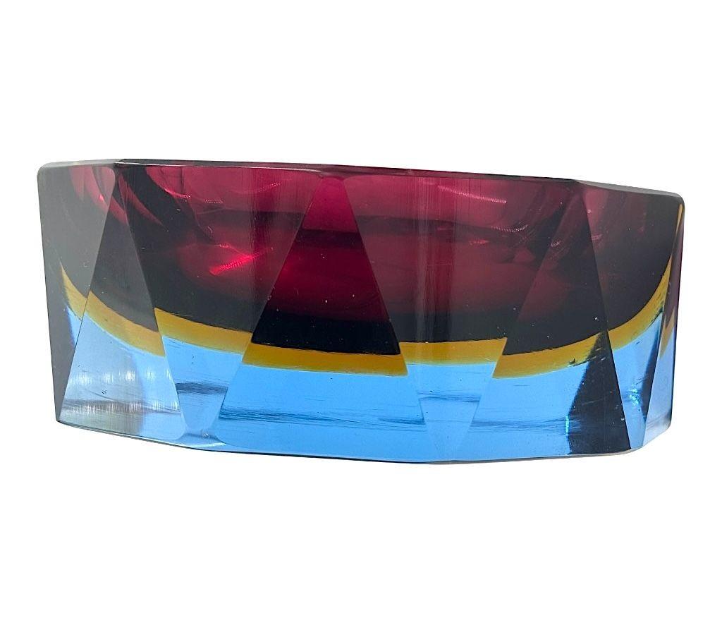 Grand bol en verre Murano Glass Sommerso à facettes des années 1960 bleu, violet et jaune en vente 13
