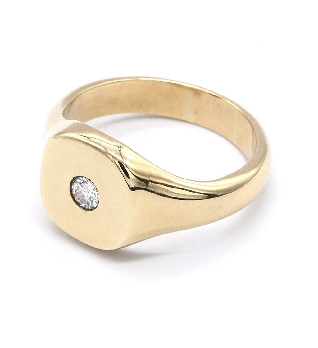 A Large & Heavy Gentlemans 9Kt Yellow Gold & Solitaire Diamond Signet Ring. The plain square face of the ring with a central brillant cut 0.3 Ct diamond.
Weight 15.15g.
Size UK Z+4
Size USA  13 
